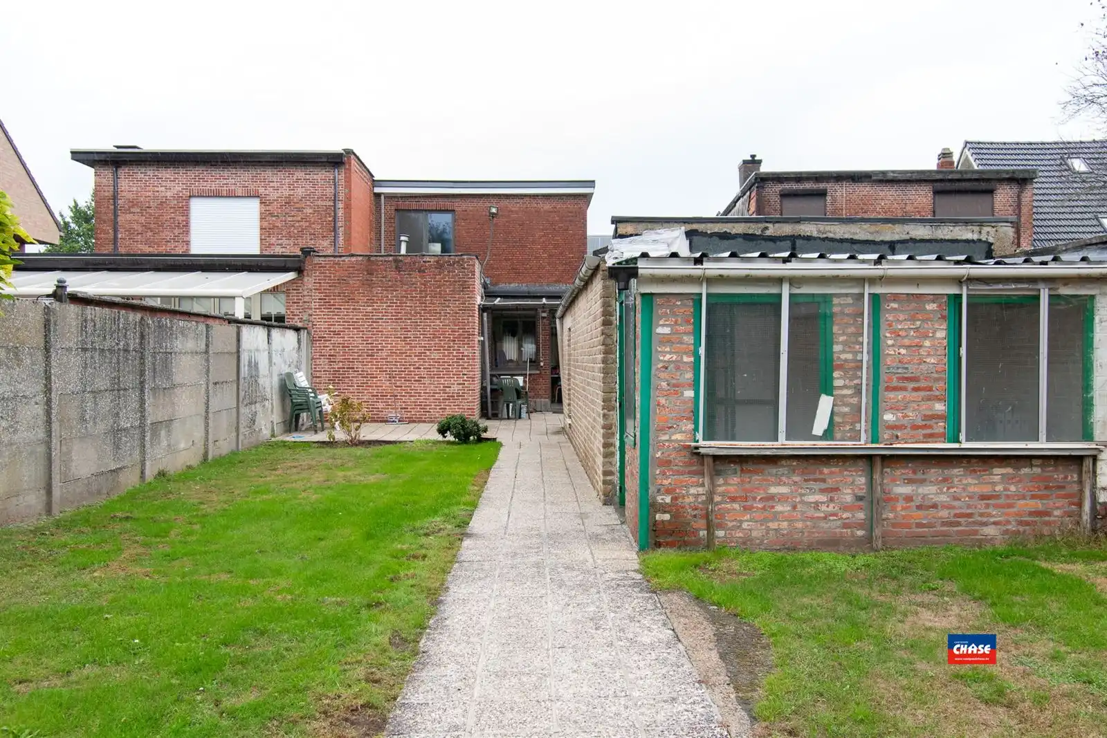 HOB met drie slaapkamers, garage en grote tuin foto 14