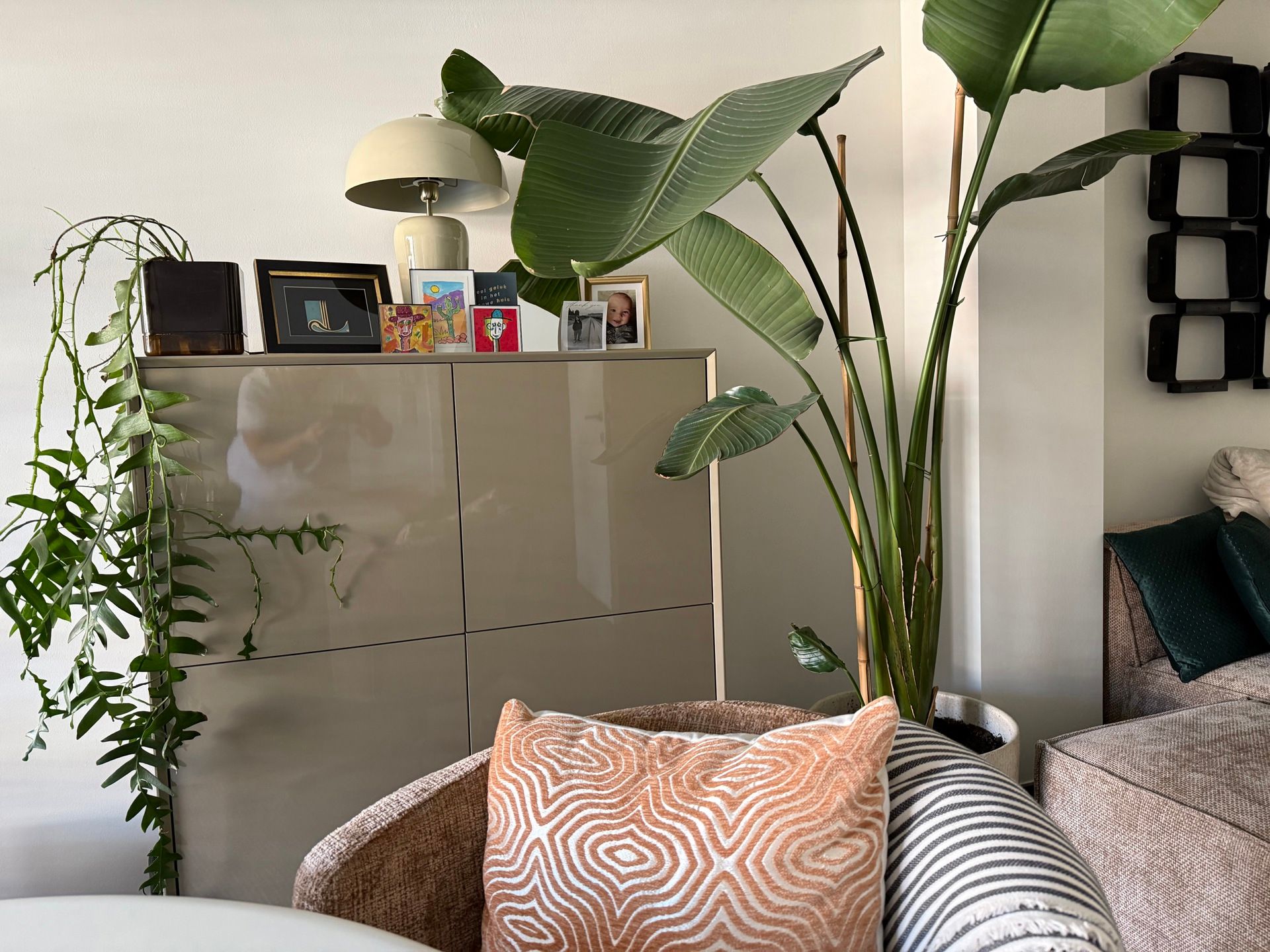 Instapklaar appartement met 2 slpks, autostpl en berging. foto 5