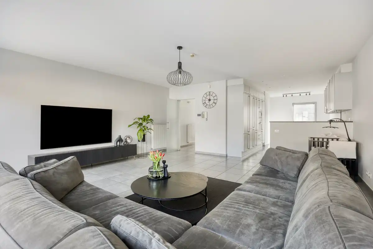 Trendy woning met dubbele garage foto 10