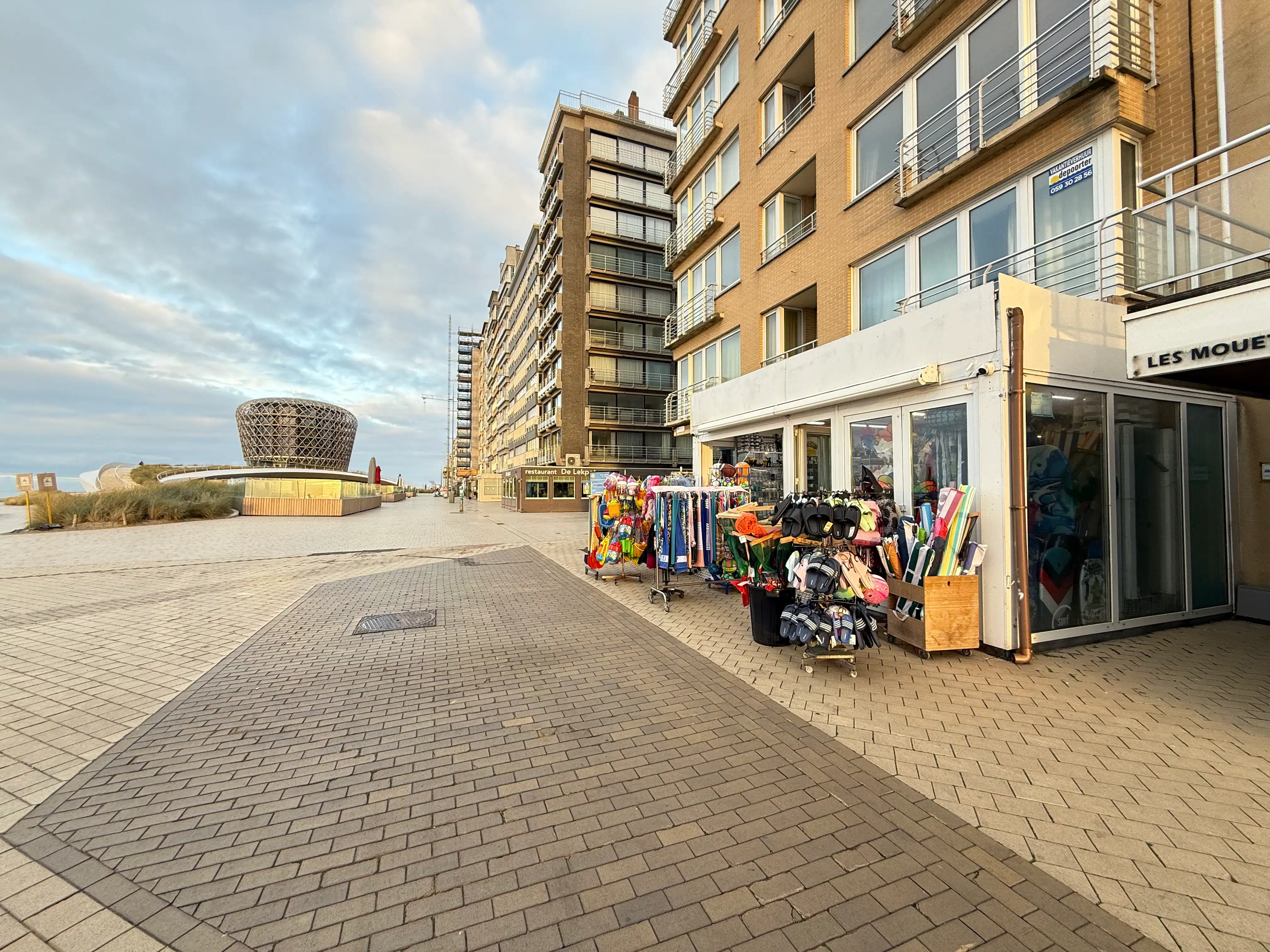 Winkel 110m² zeedijk Middelkerke foto 2