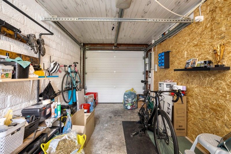 Gerenoveerde halfopen woning met 3 slaapkamers, zonnige tuin en inpandige garage in hartje Wakken! foto 28