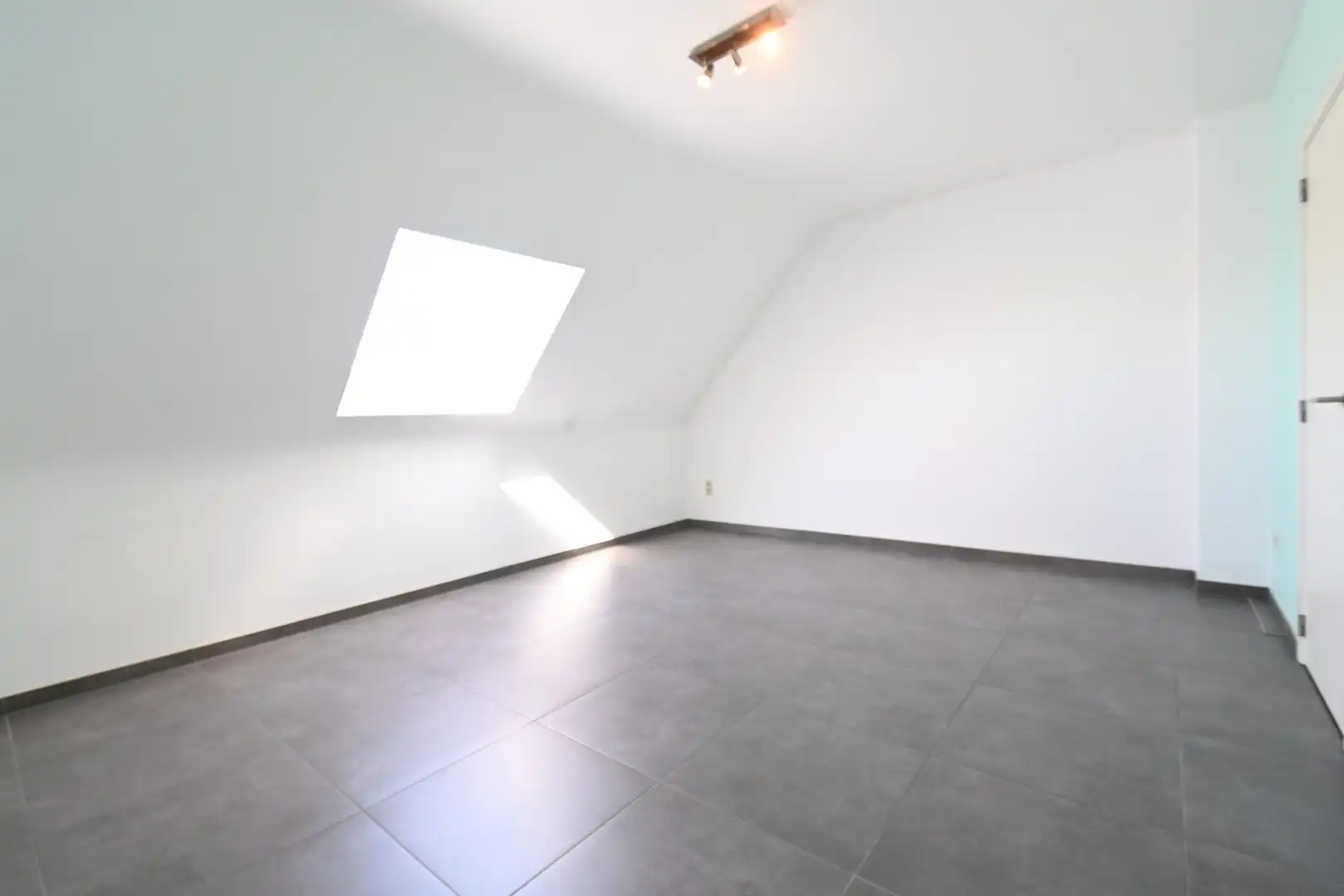 Knap ingericht ruim duplex-appartement met 3 slaapkamers te  Bilzen - Merem + autostandplaats foto 19