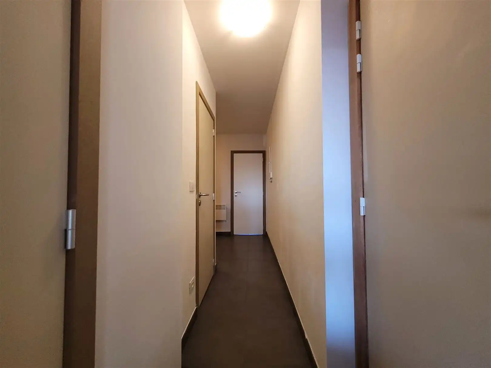 Ongemeubeld appartement met 1 slaapkamer en slaaphoek foto 17