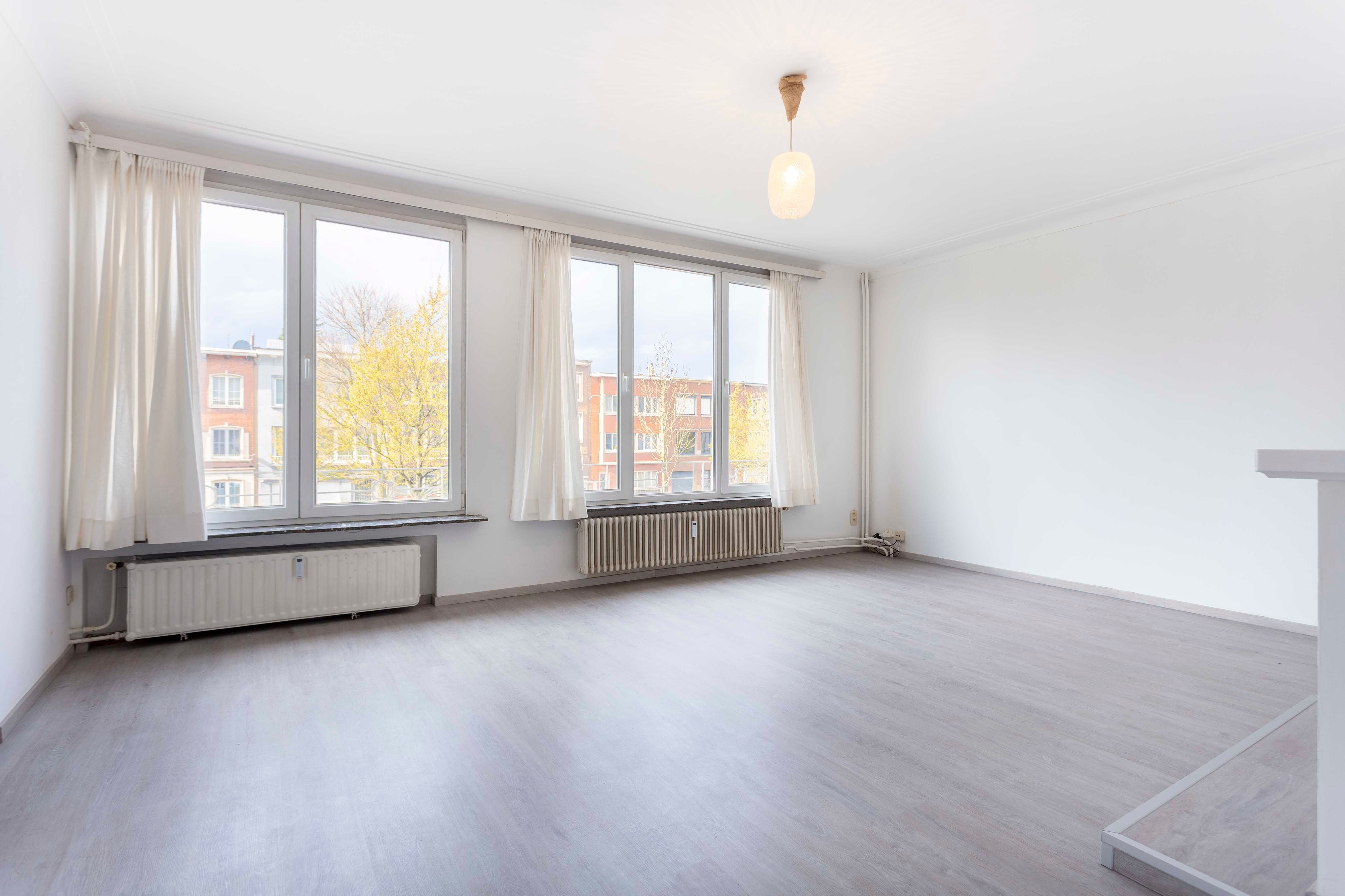 Trendy en ruim appartement met twee slaapkamers te huur in Berchem! foto 2