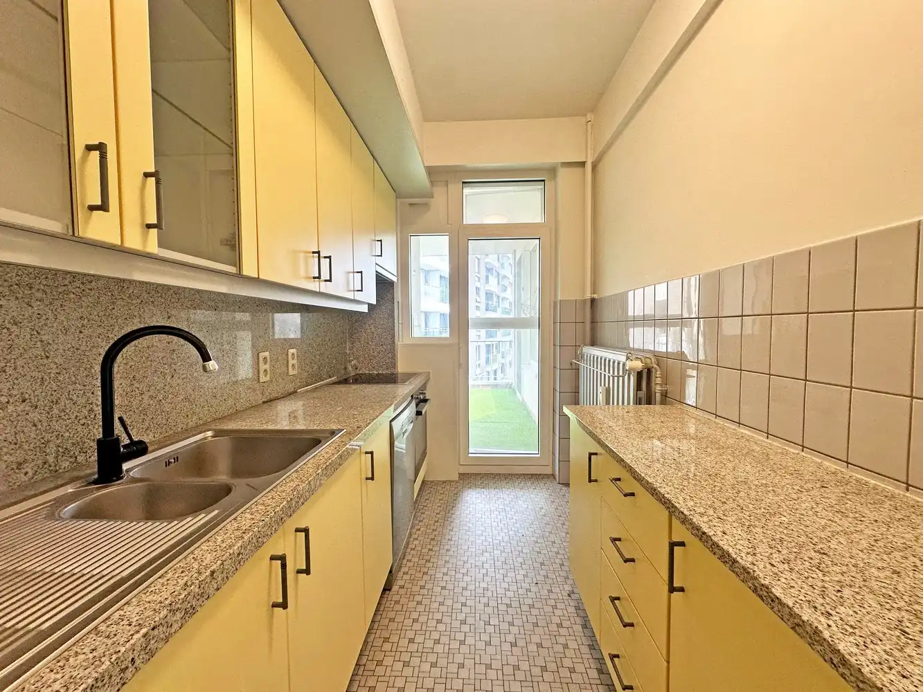 3 slaapkamer appartement met terras en staanplaats te Wilrijk! foto 6
