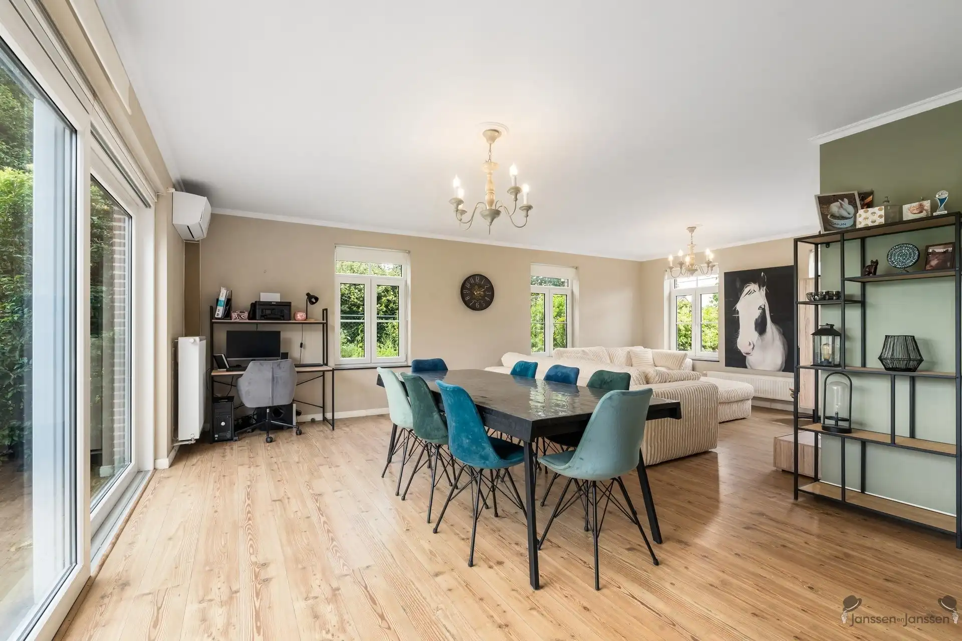 Moderne gezinswoning op een perceel van 6.940 m² met paardenaccommodatie foto 7
