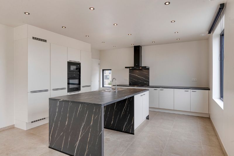 Luxe appartement met terras en parkeerplaats. foto 3
