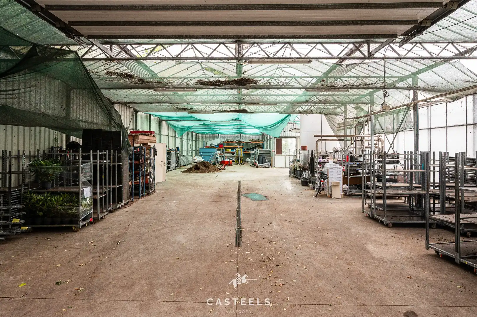 Serre op agrarische grond met logistieke toegangsweg foto 6