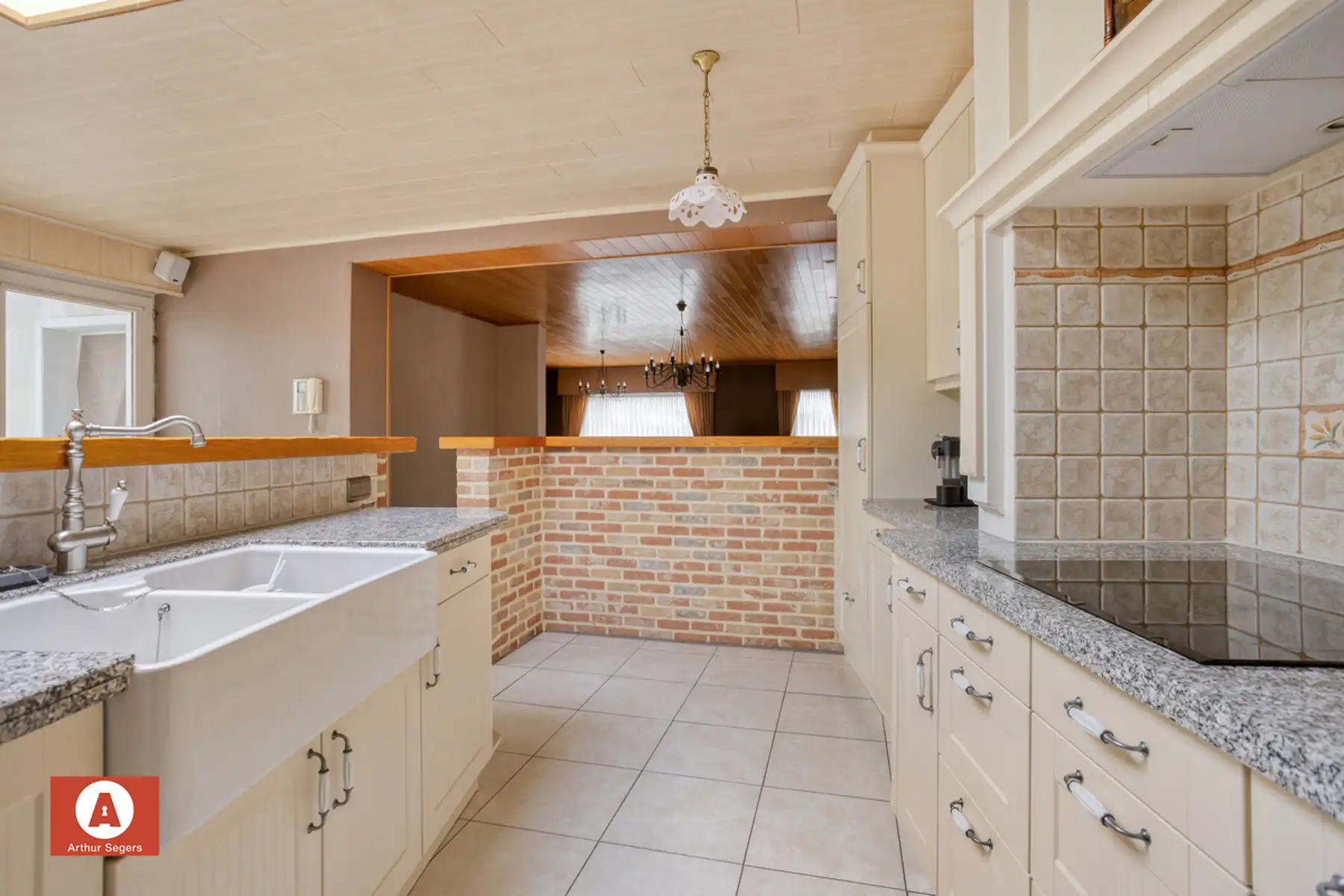 Instapklare HOB met oprit & dubbele garage met zolder. foto 5