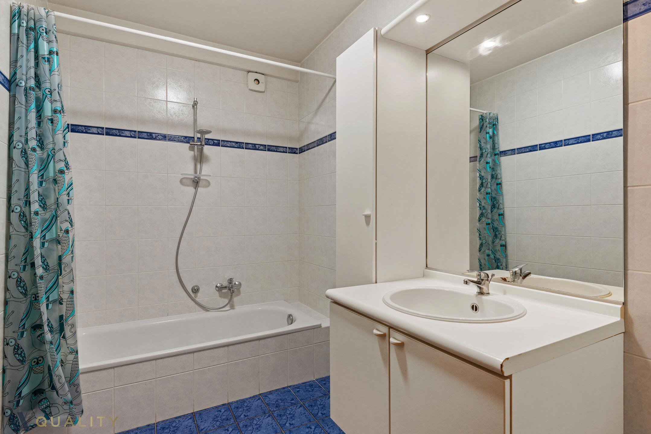 Nabij het station van D'monde gel., gelijkvl. 3 slpk-app. met 2 badk. en gar.  foto 6