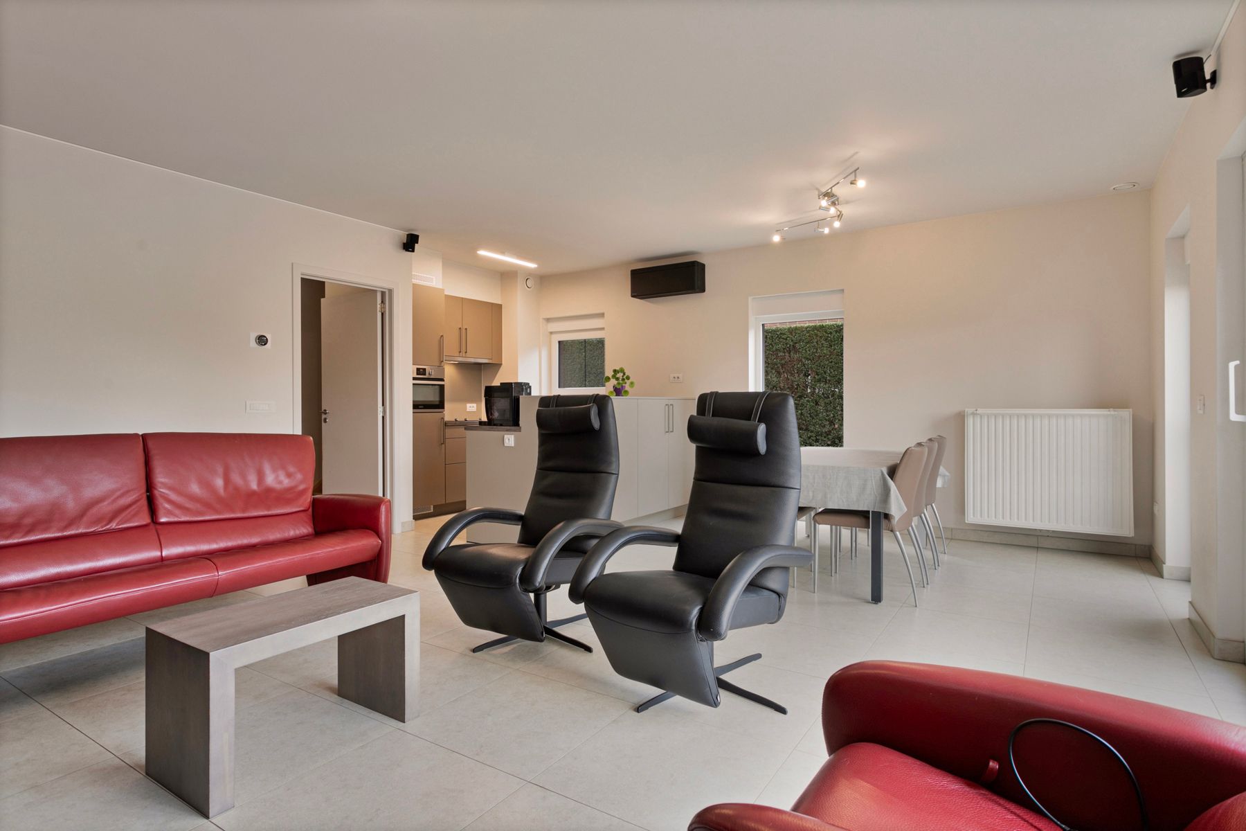 Recente instapklare woning met 4 slaapkamers ! foto 6