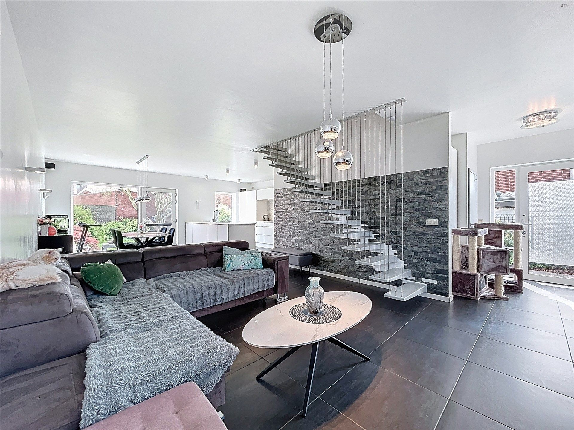 recente energiezuinige  half-open bebouwing met 3 slaapkamers en gezellige tuin! foto 8