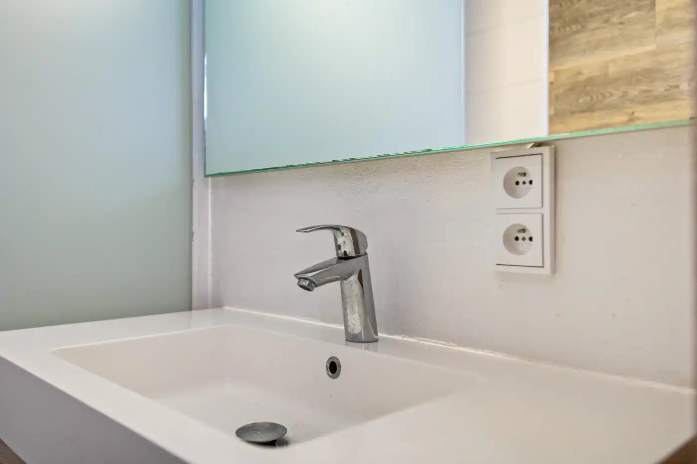 Instapklaar app. op 1ste verd. met 2 slpk. en autostaanplaats foto 14