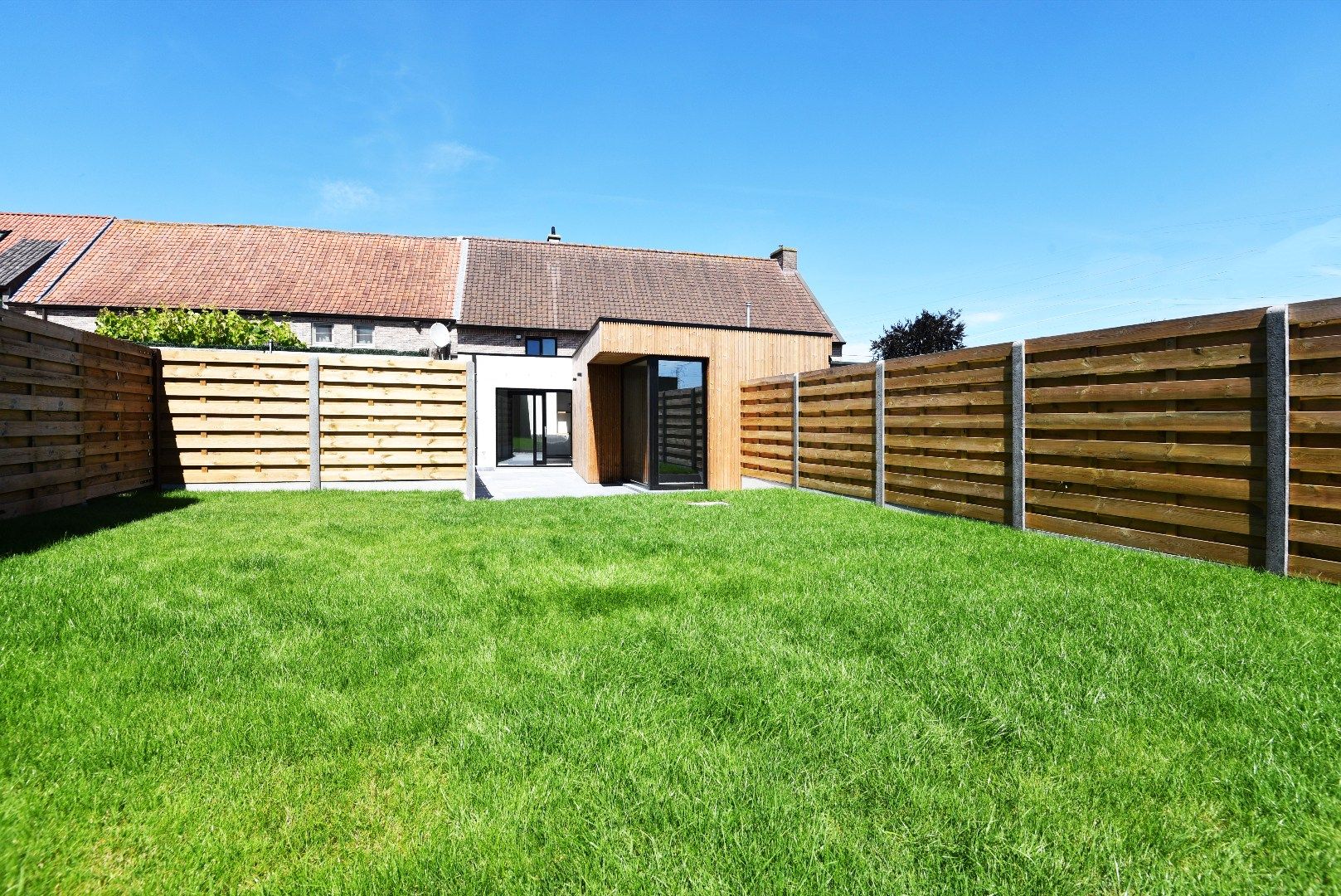 Gerenoveerde woning met 3 slaapkamers en tuin foto 2