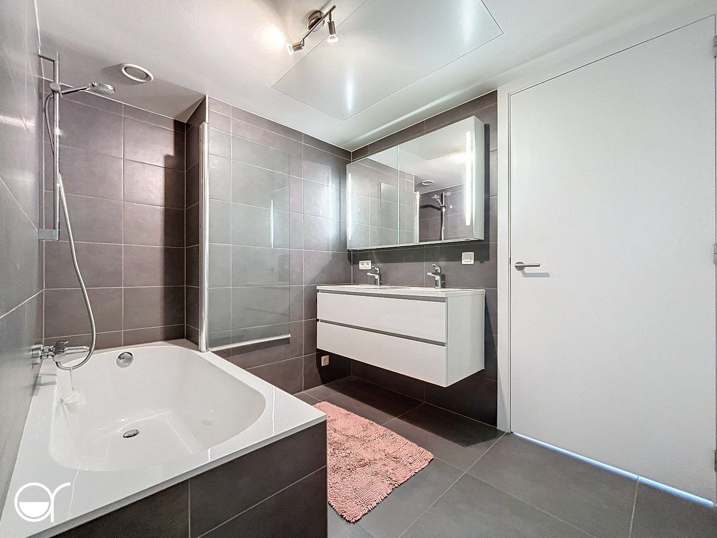 1 slaapkamer appartement in exclusieve residentie Greentower.  foto 12