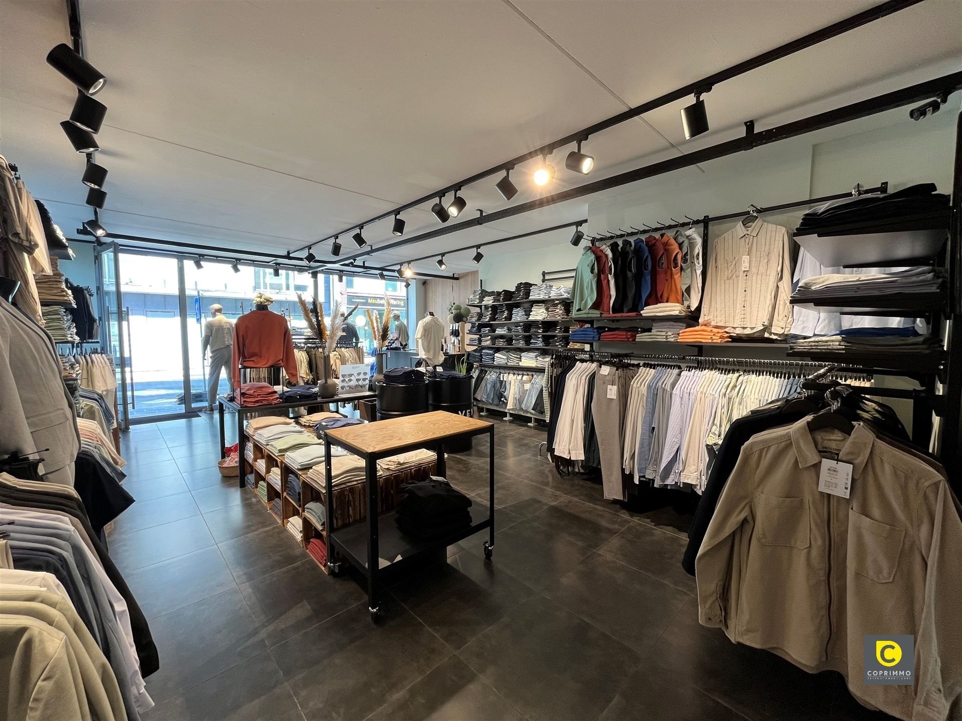 Centraal handelspand op hoekligging foto 2