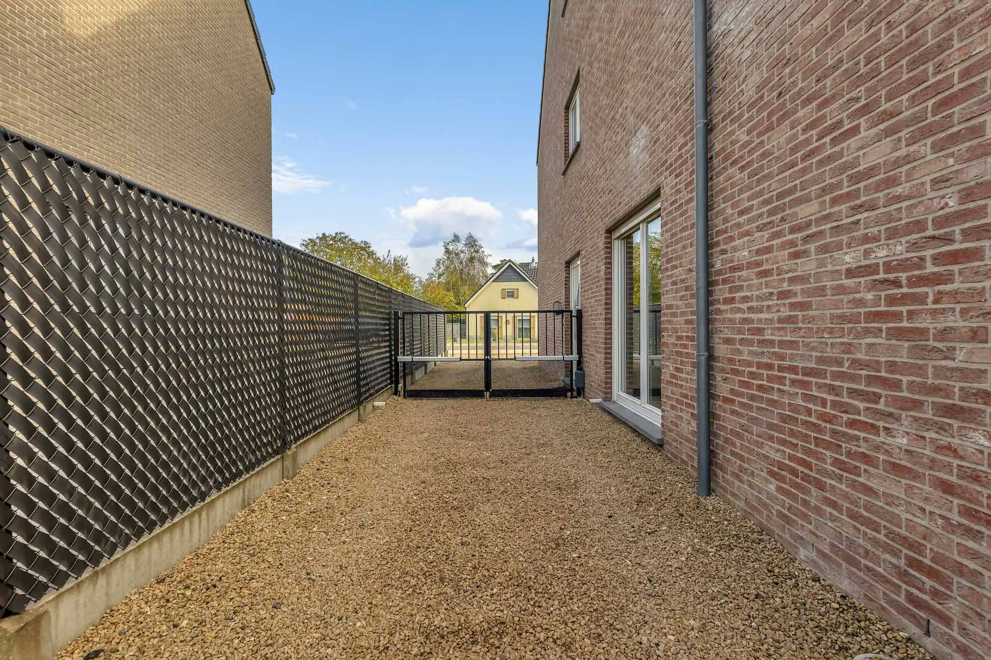 Instapklare, goed onderhouden woning op gunstige locatie foto 3
