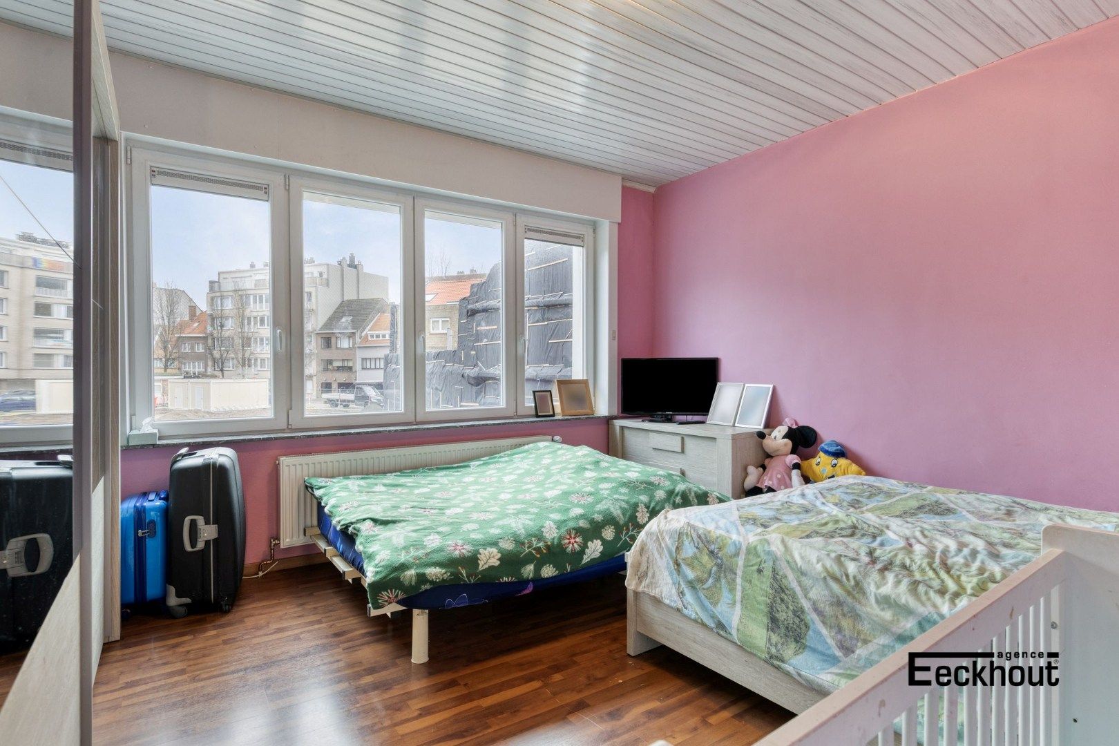 Grotendeels gerenoveerde woning met 3 ruime kamers en 2 badkamers! foto 10