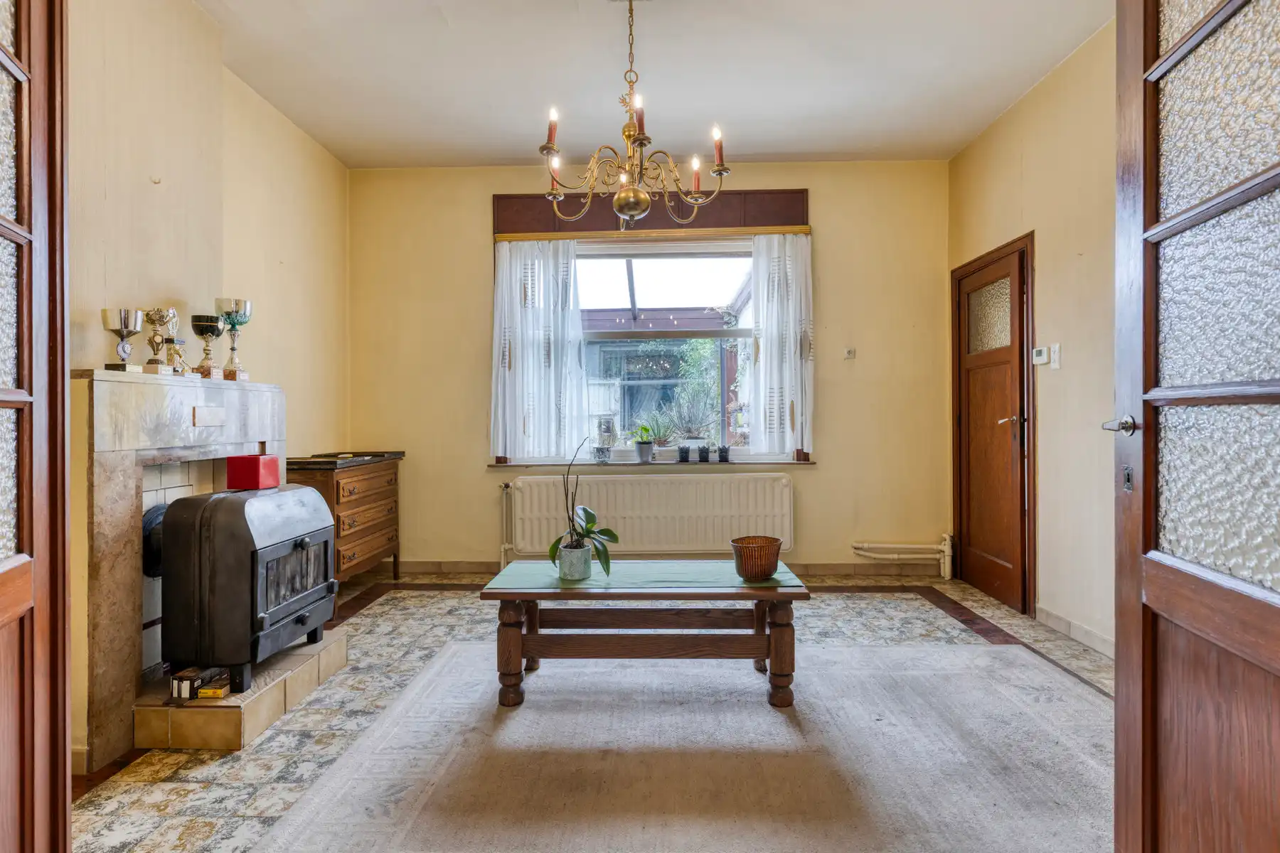 Ruime te renoveren woning met opslagplaats in hartje Gooik foto 6