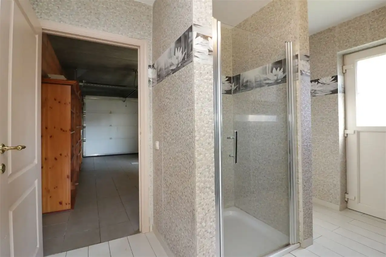 Recente woning met drie slaapkamers en garage op rustige locatie foto 27