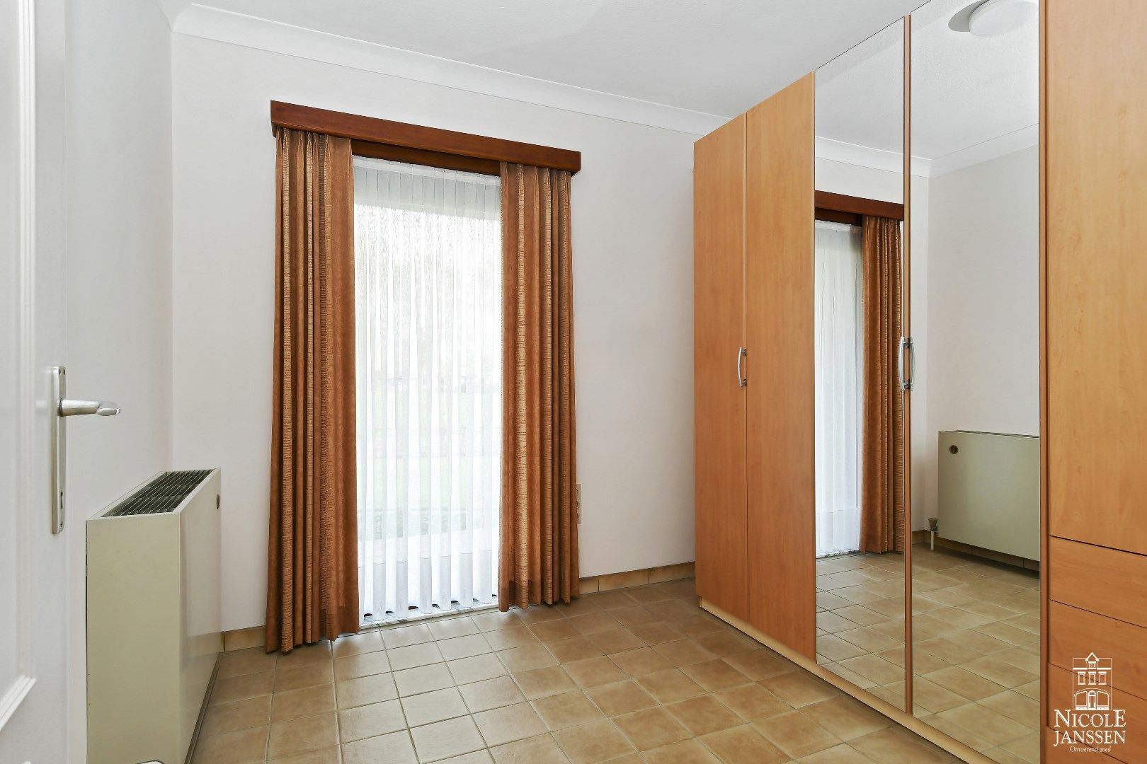 Vrijstaande gelijkvloerse gezinswoning met 4 slaapkamers en prachtige tuin foto 17