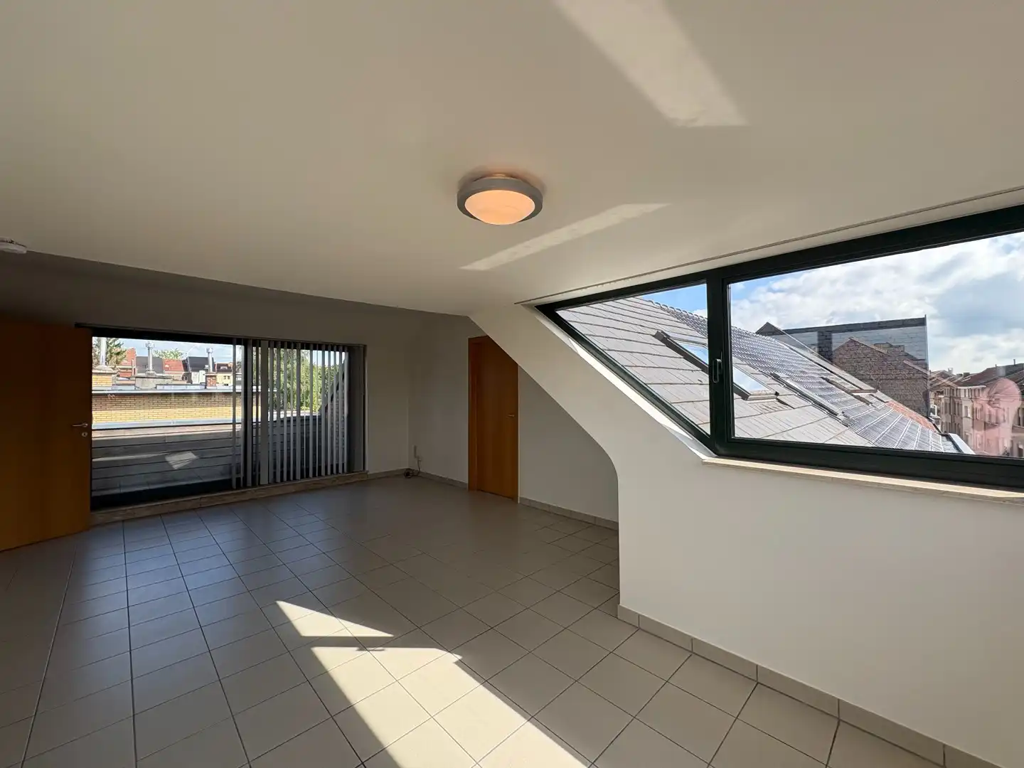 Gunstig gelegen, lichtrijk appartement foto 3