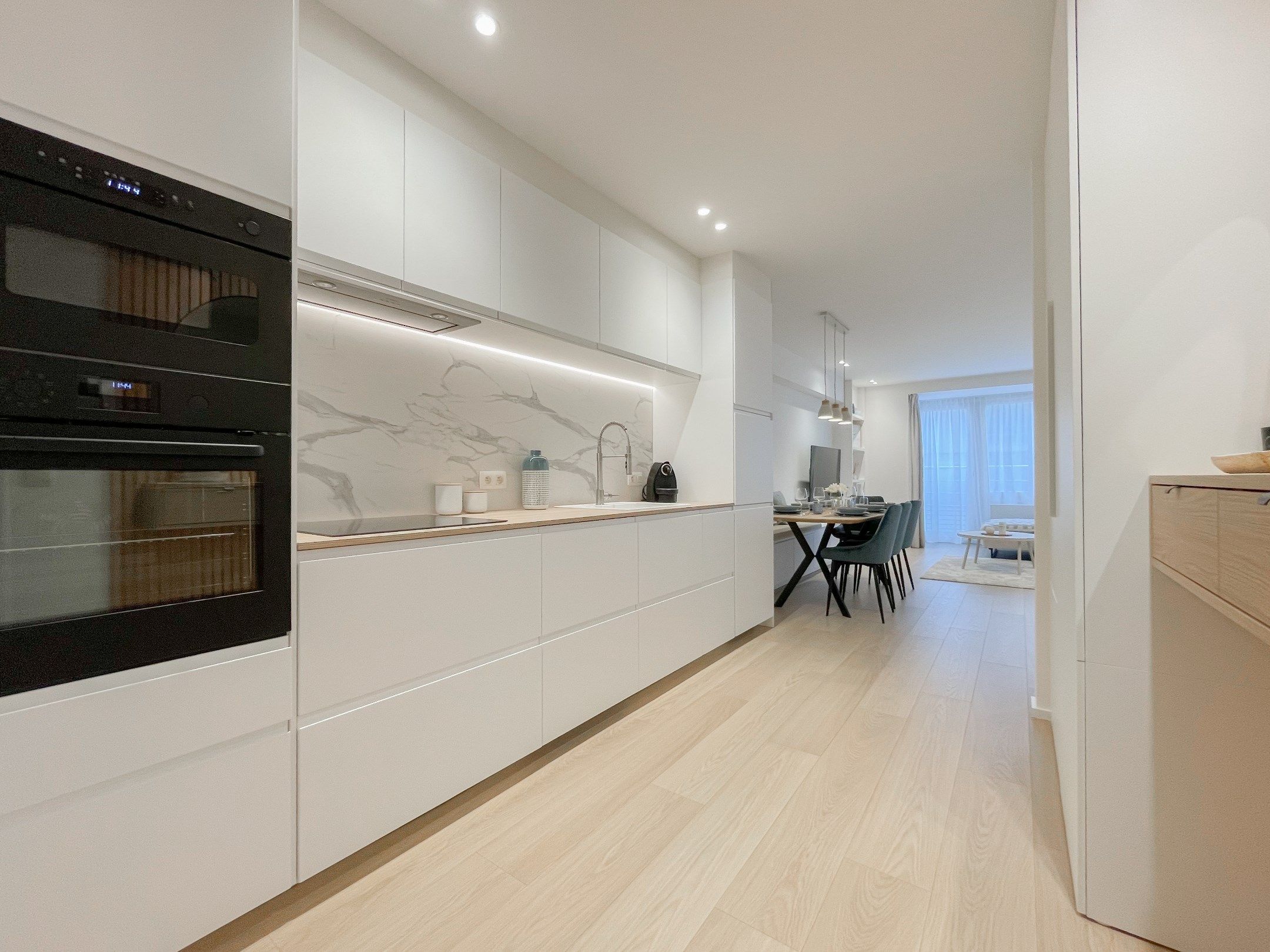 Tijdloos volledig gerenoveerd appartement gelegen nabij het Driehoeksplein en de Zeedijk. foto 6