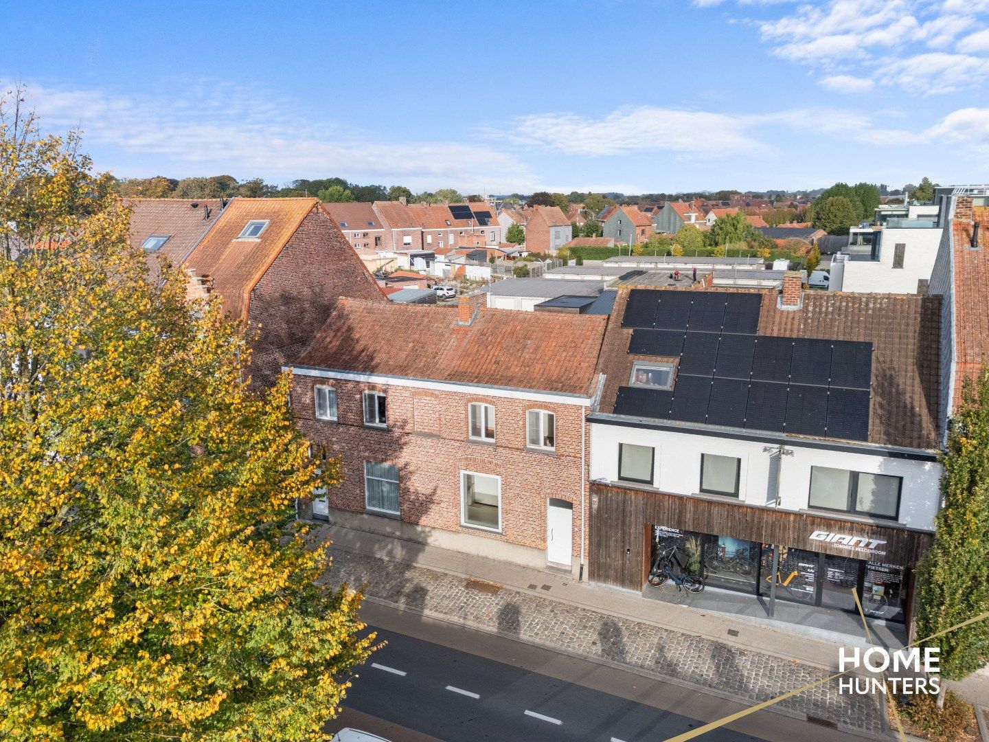 Op te frissen woning met 3 slaapkamers, ruime tuin en grote garage nabij centrum Ieper foto 33