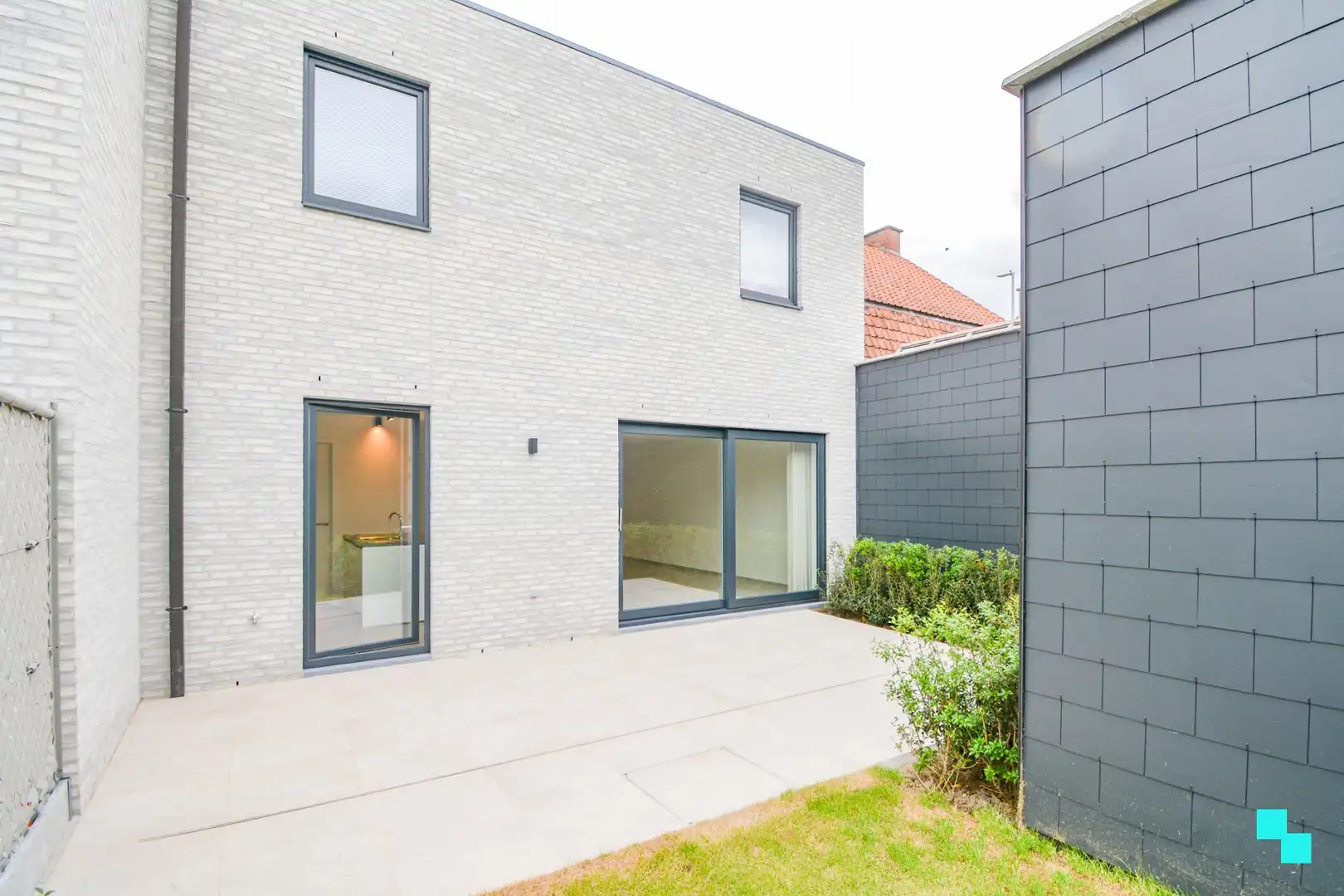 Volledig afgewerkte nieuwbouwwoning met carport te Sleihage foto 22