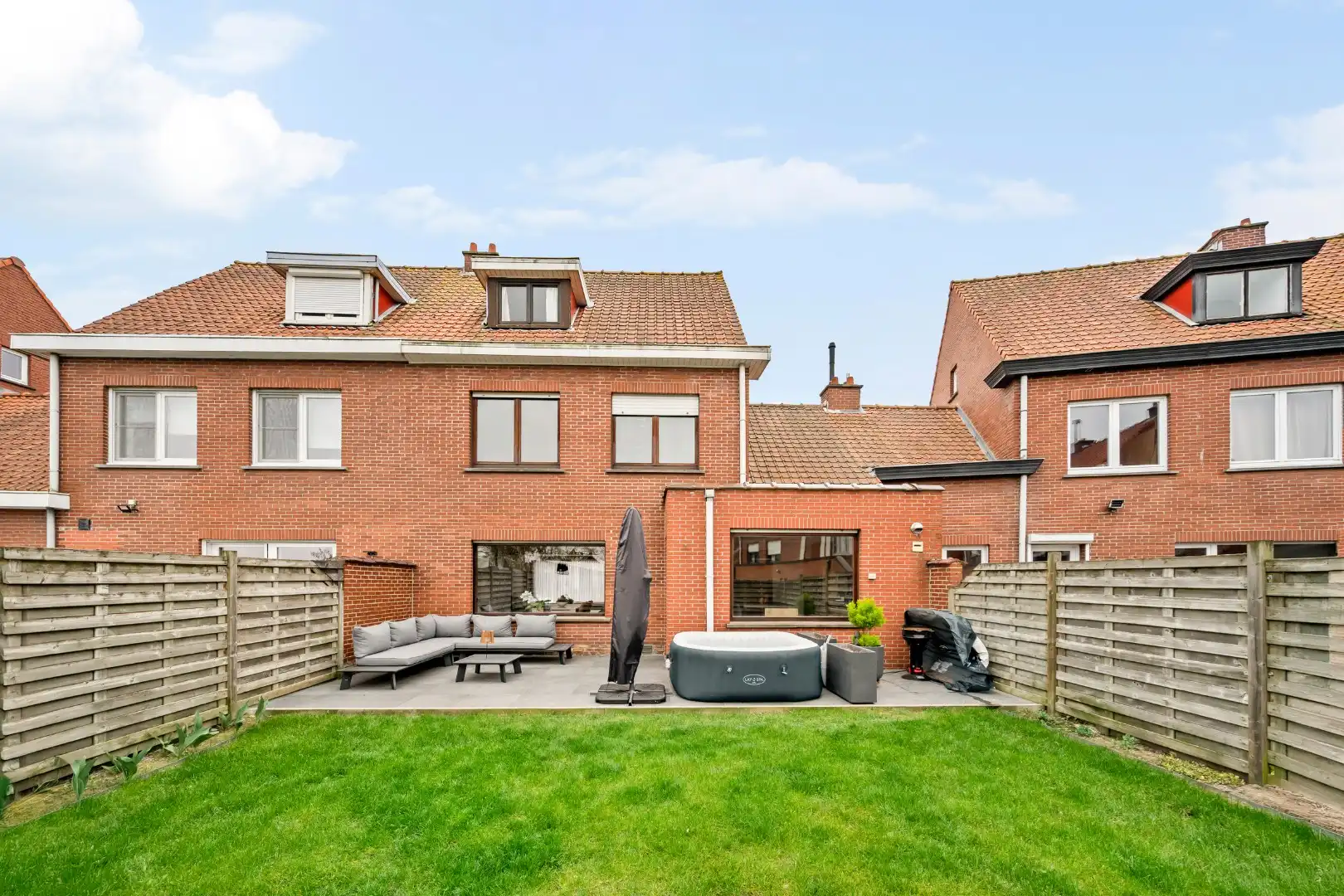 Instapklare woning met 3, mogelijks 4 slaapkamers, garage en tuin in Lauwe foto 2