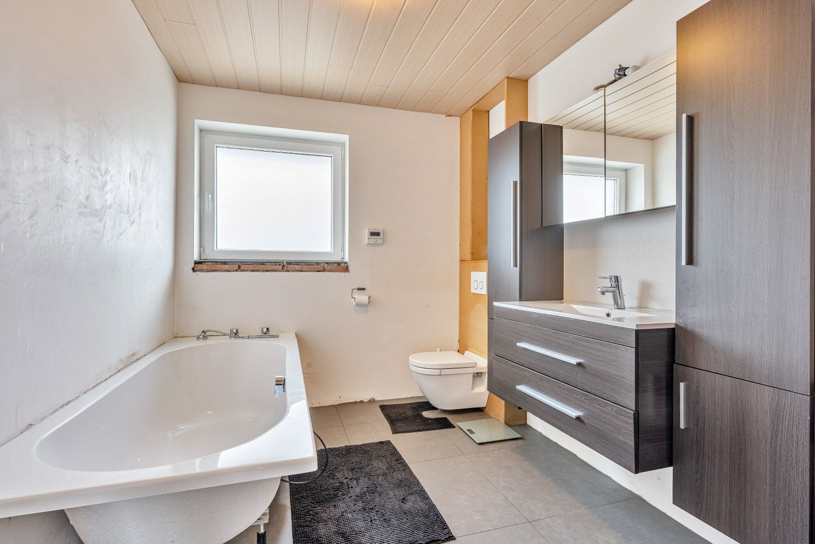 Moderne halfopen bebouwing met garage en tuin foto 9