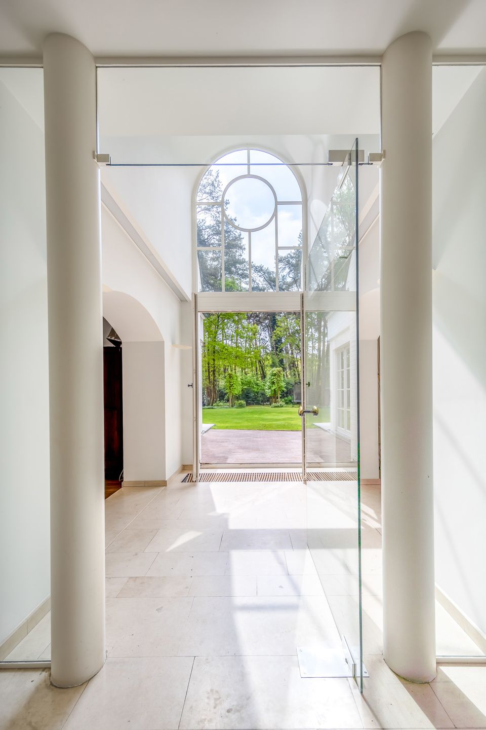 Stijlvolle villa met prachtige tuin op royaal perceel foto 4