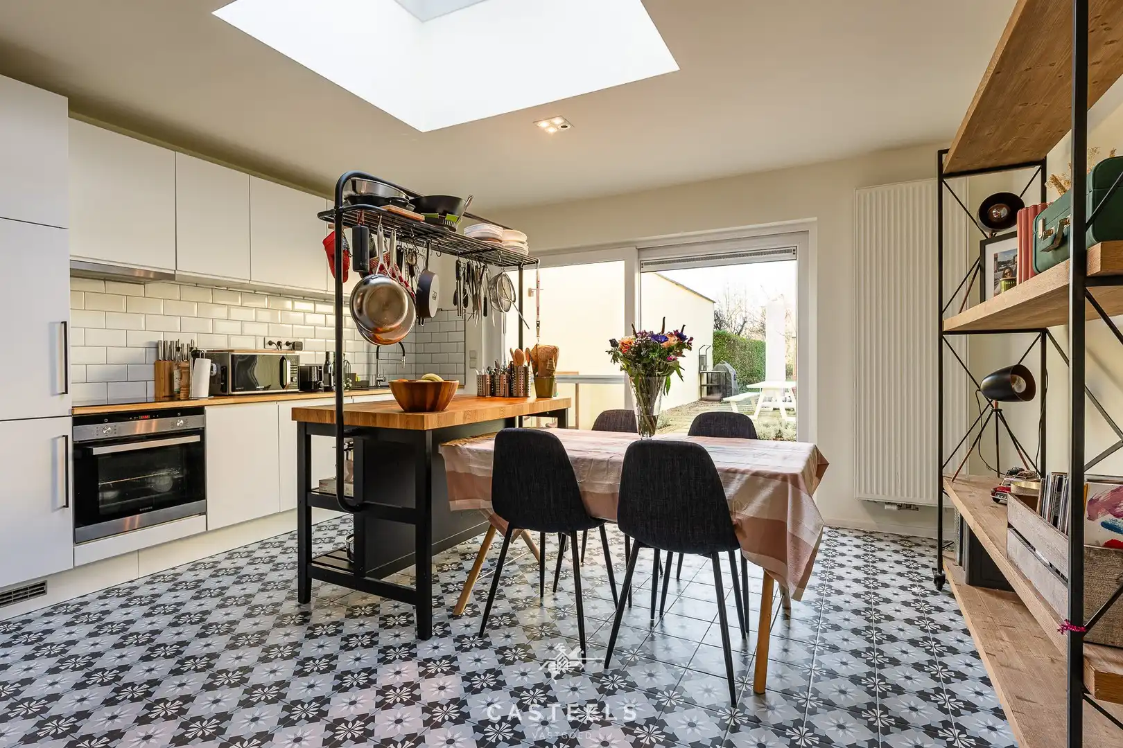 Instapklare gezinswoning met droomtuin en 3 slaapkamers foto 3