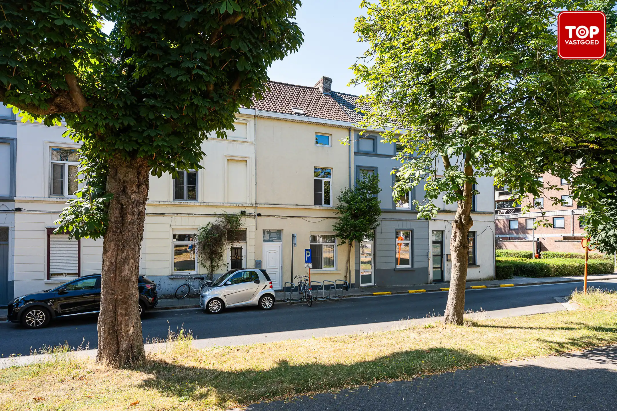 Instapklare woning met 4 slaapkamers op TOPlocatie foto {{pictureIndex}}