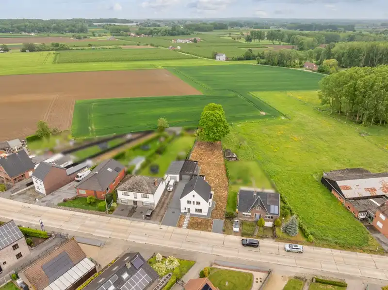 Totaal gerenoveerde woning op een perceel van 11are foto 2