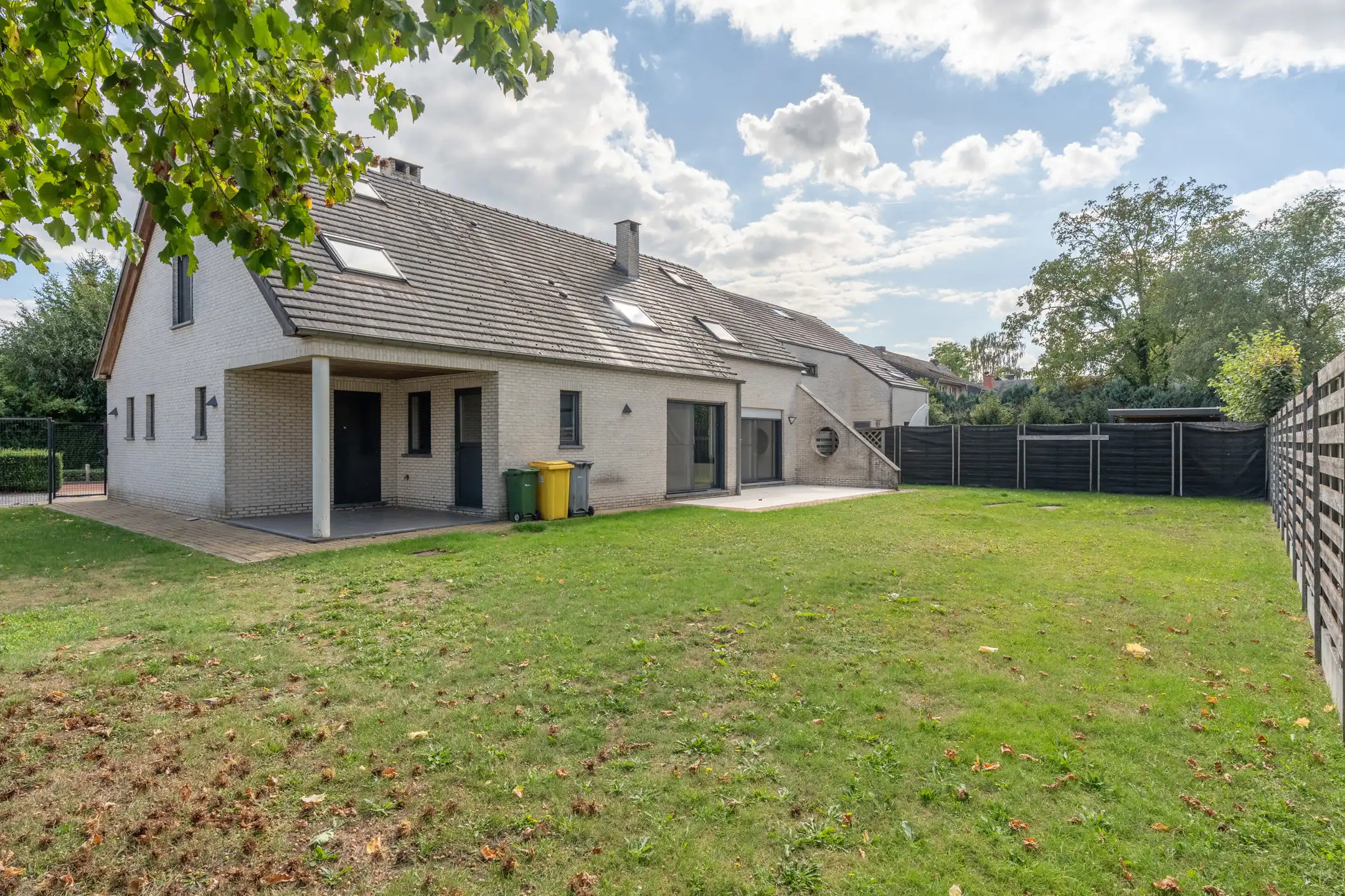 Ruime gezinswoning met 4 slpks op toplocatie te Vosselaar. foto 2
