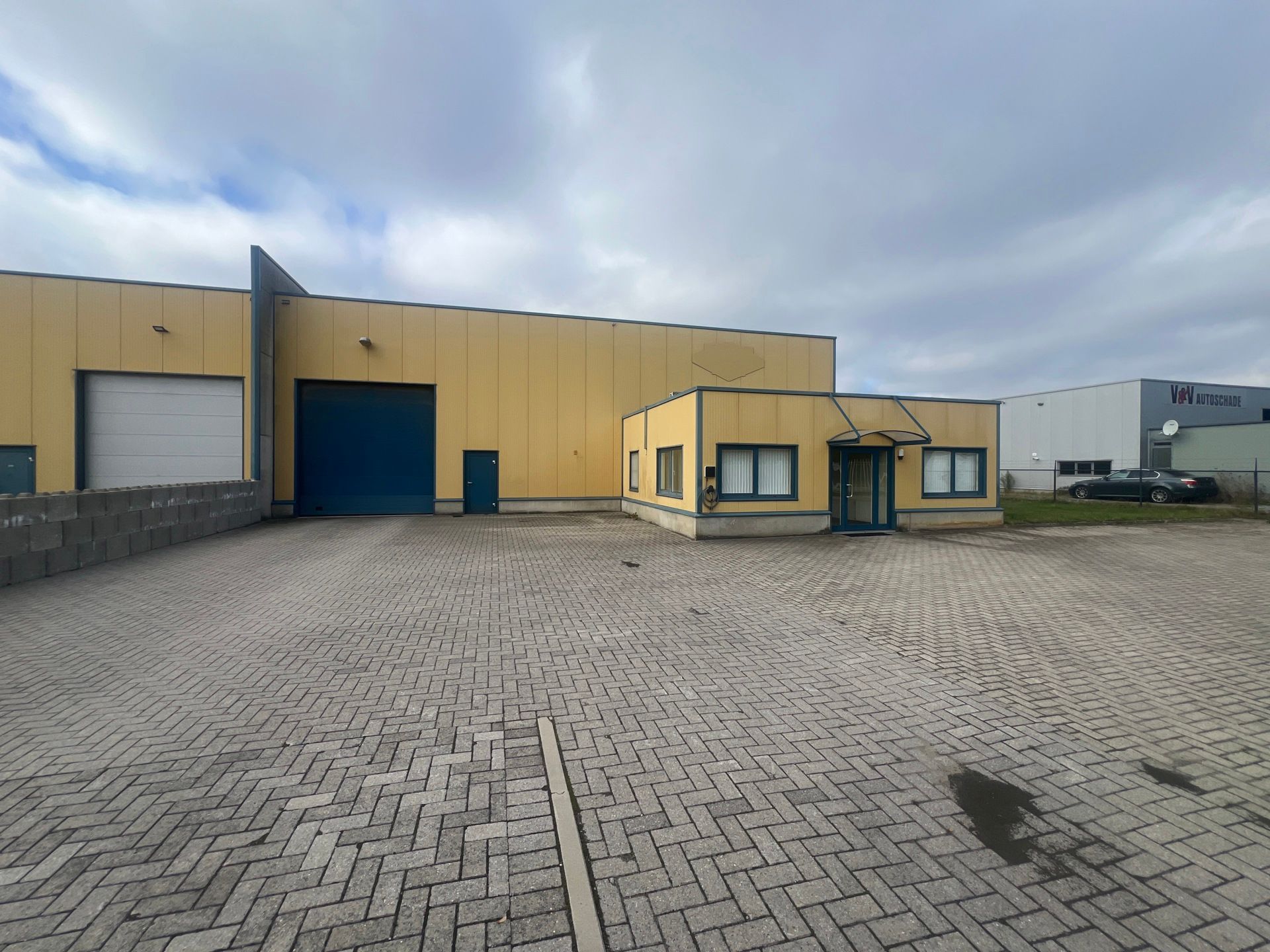 BEDRIJFSGEBOUW VAN 905M²  foto 5