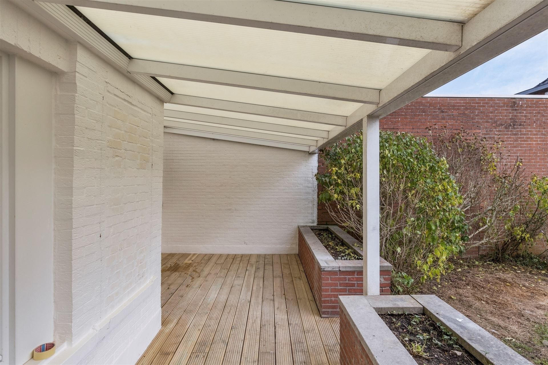 Gerenoveerd gelijkvloers appartement met tuin. foto 9