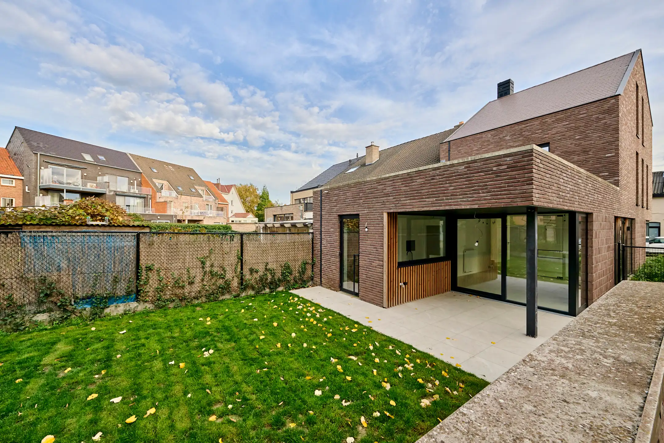 Ruime woning met 4 of 5 slaapkamers en 2 badkamers foto 2