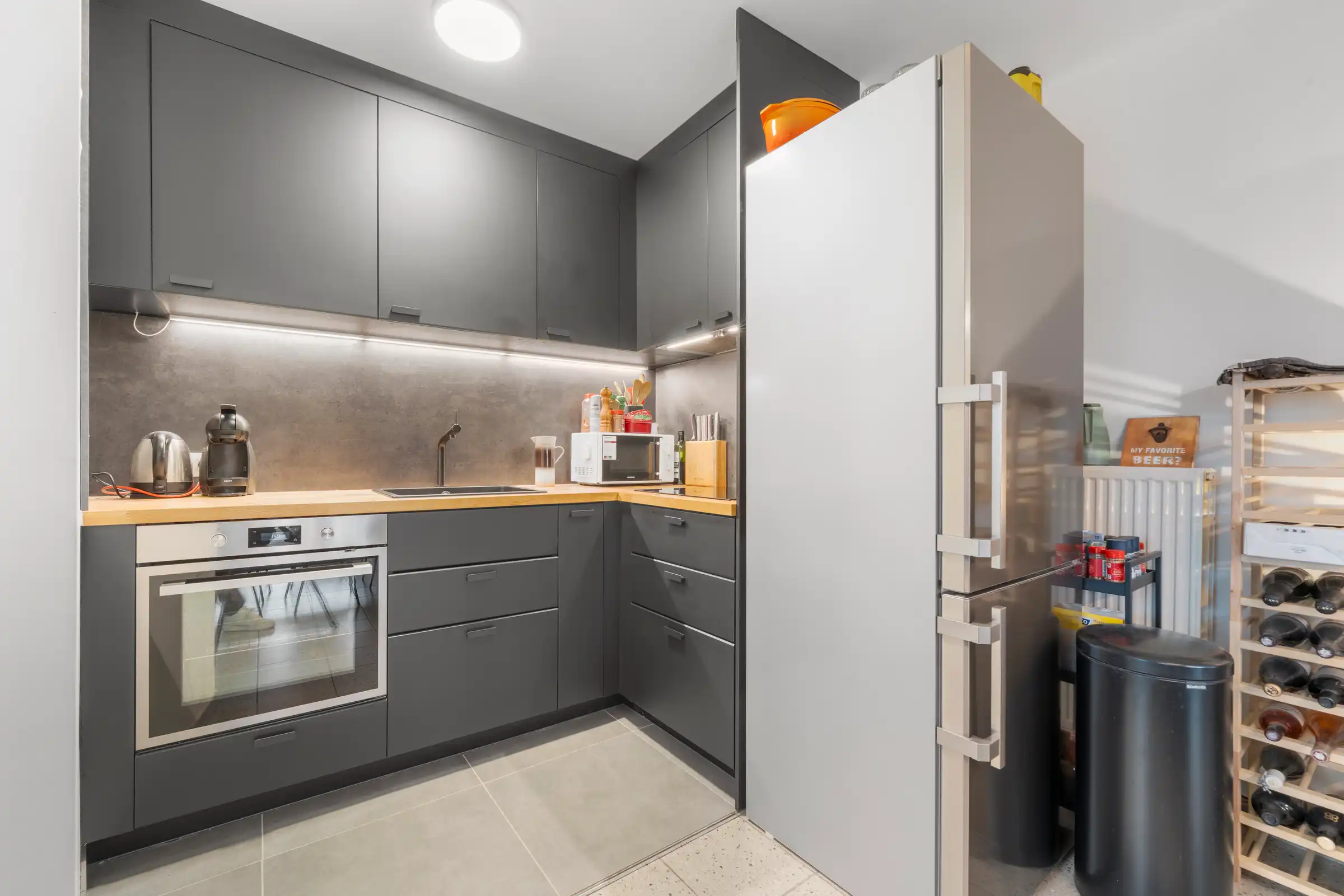 Ruim 1slaapkamerappartement met garage foto 6