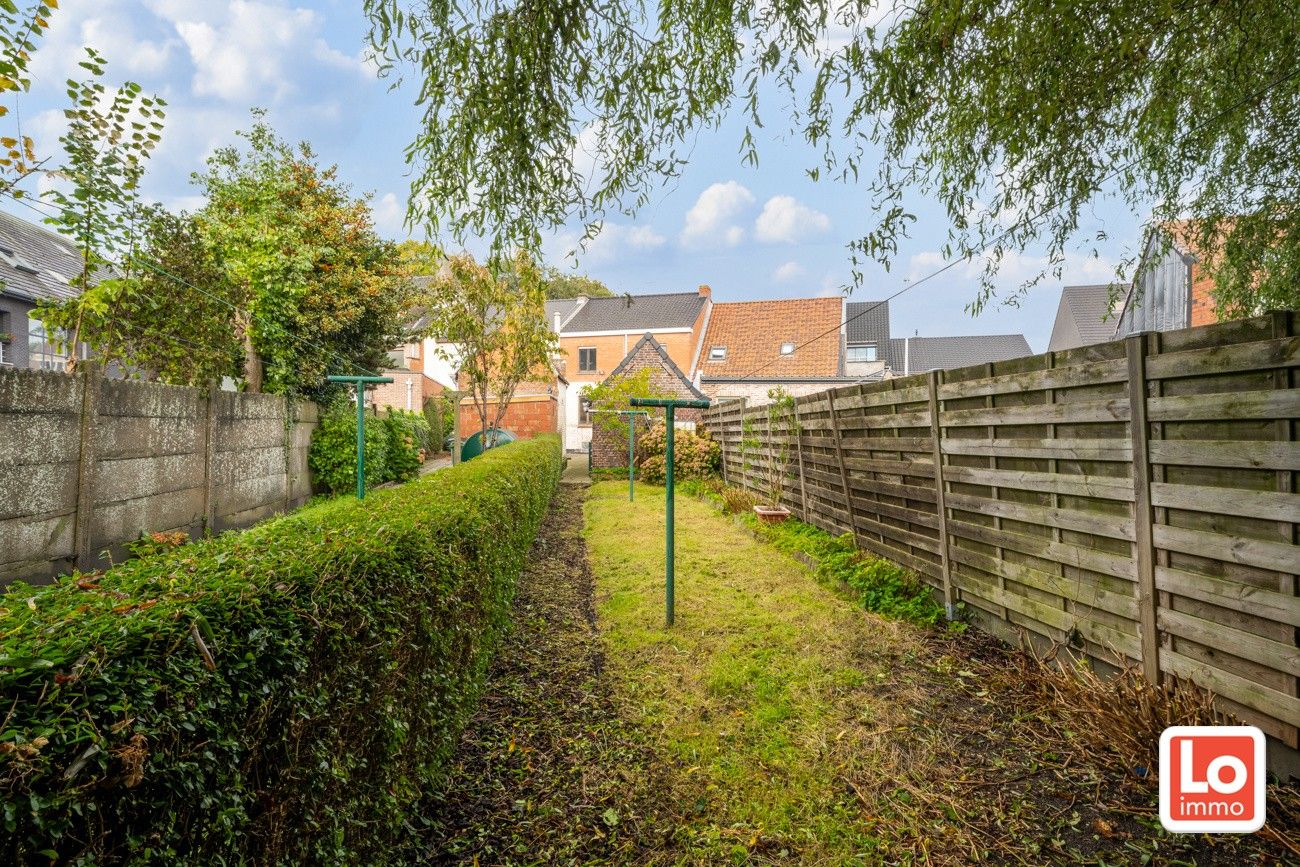 Ruime te renoveren woning met een afzonderlijke garage op een toplocatie in het centrum van Beervelde! foto 19