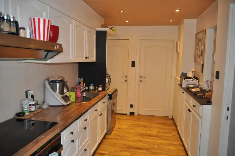 Mooi afgewerkte hoekwoning met 4 slaapkamers en uitgerust met zonnepanelen. foto 5