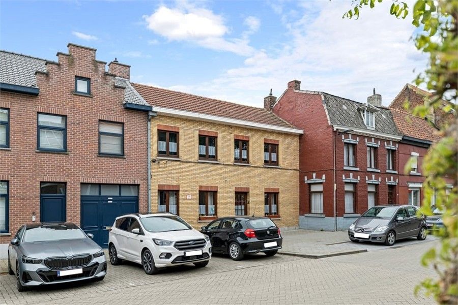 RUIM TE REOVEREN GEZINSWONING OP EEN PERCEEL VAN 8A79CA IN HET CENTRUM VAN SINT-TRUIDEN foto 2