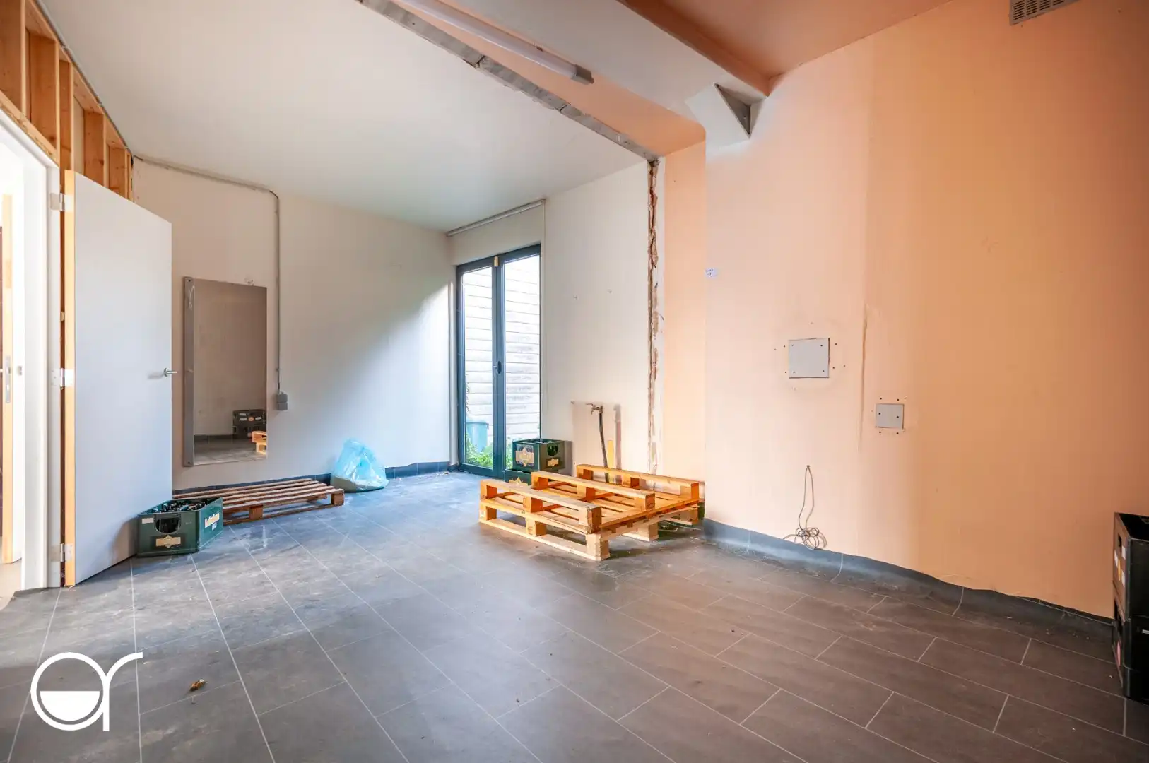 Handelsgelijkvloers op drukke locatie foto 8