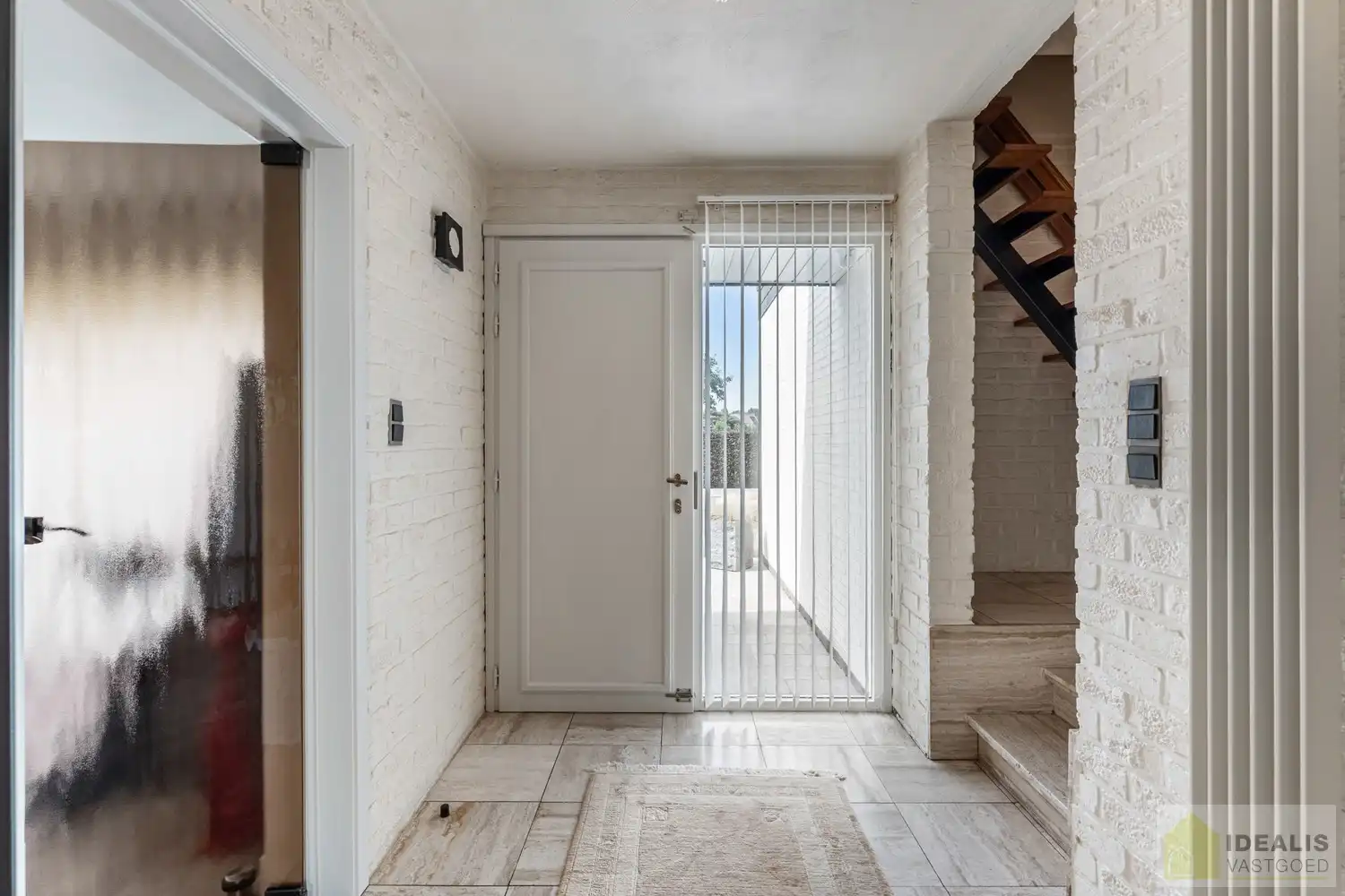 //INVESTERING – NIET VOOR EIGEN GEBRUIK// UITERST GOED ONDERHOUDEN GEZINSWONING OP EEN PRACHTIG, GROEN EN RUSTIG PERCEEL VAN MAAR LIEFST 11A &nbsp;MET LICHTRIJKE WOONKAMER, 3 KNAPPE SLAAPKAMERS, BADKAMER, AFGEWERKTE ZOLDERVERDIEPING EN ONDERGRONDSE GARAGE foto 18