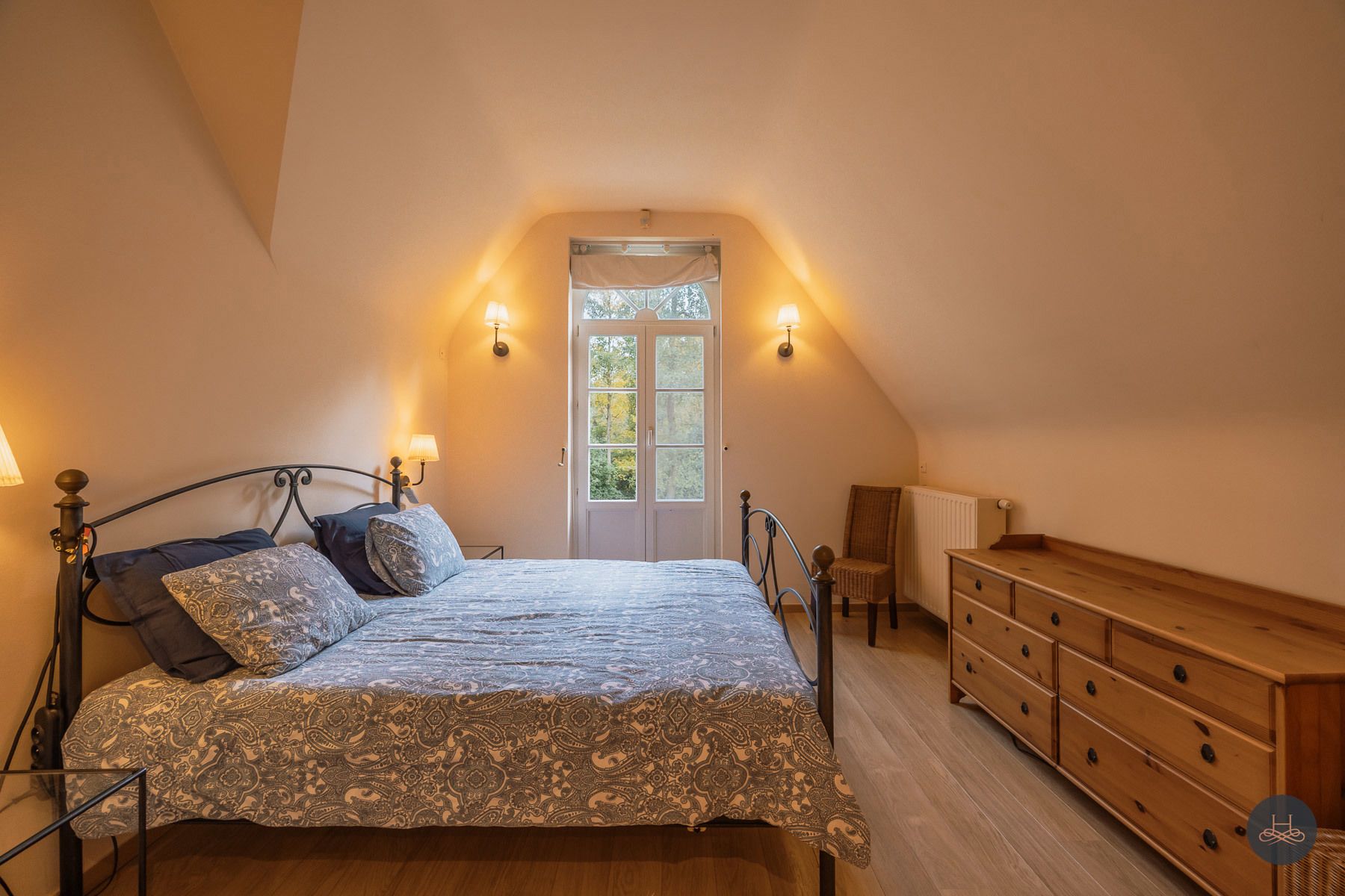 Riant landhuis met zwembad op ruim perceel in rustige wijk foto 23