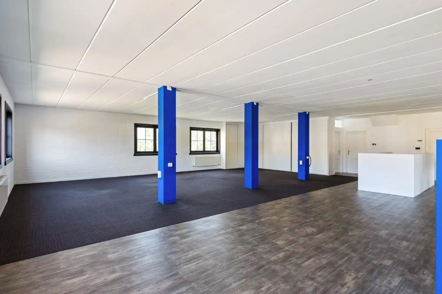 VERZORGD KANTOORGEBOUW MET PARKING! foto 6