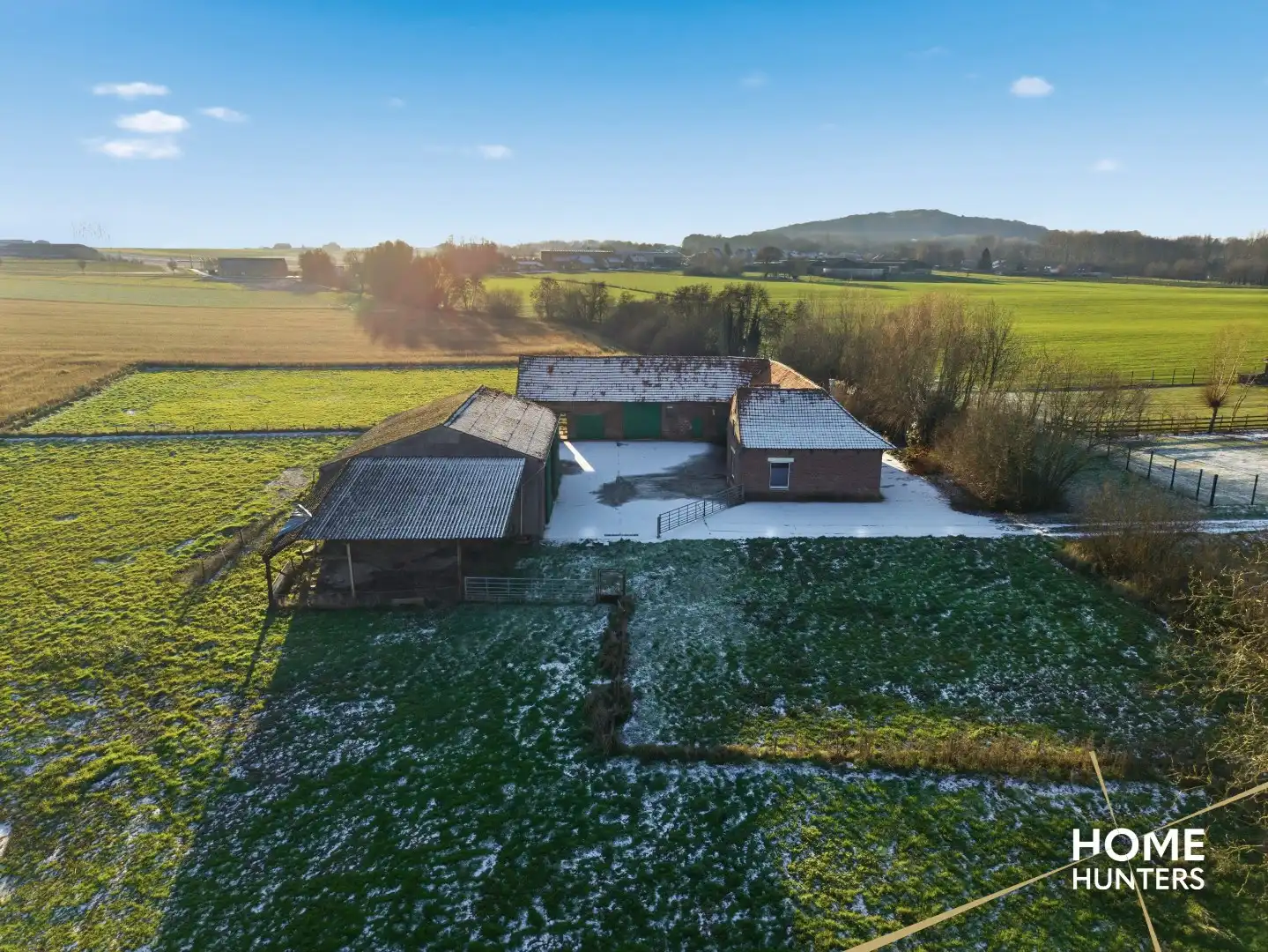 Unieke te renoveren hoeve op 14.188 m² met adembenemend zicht op de Kemmelberg foto 5