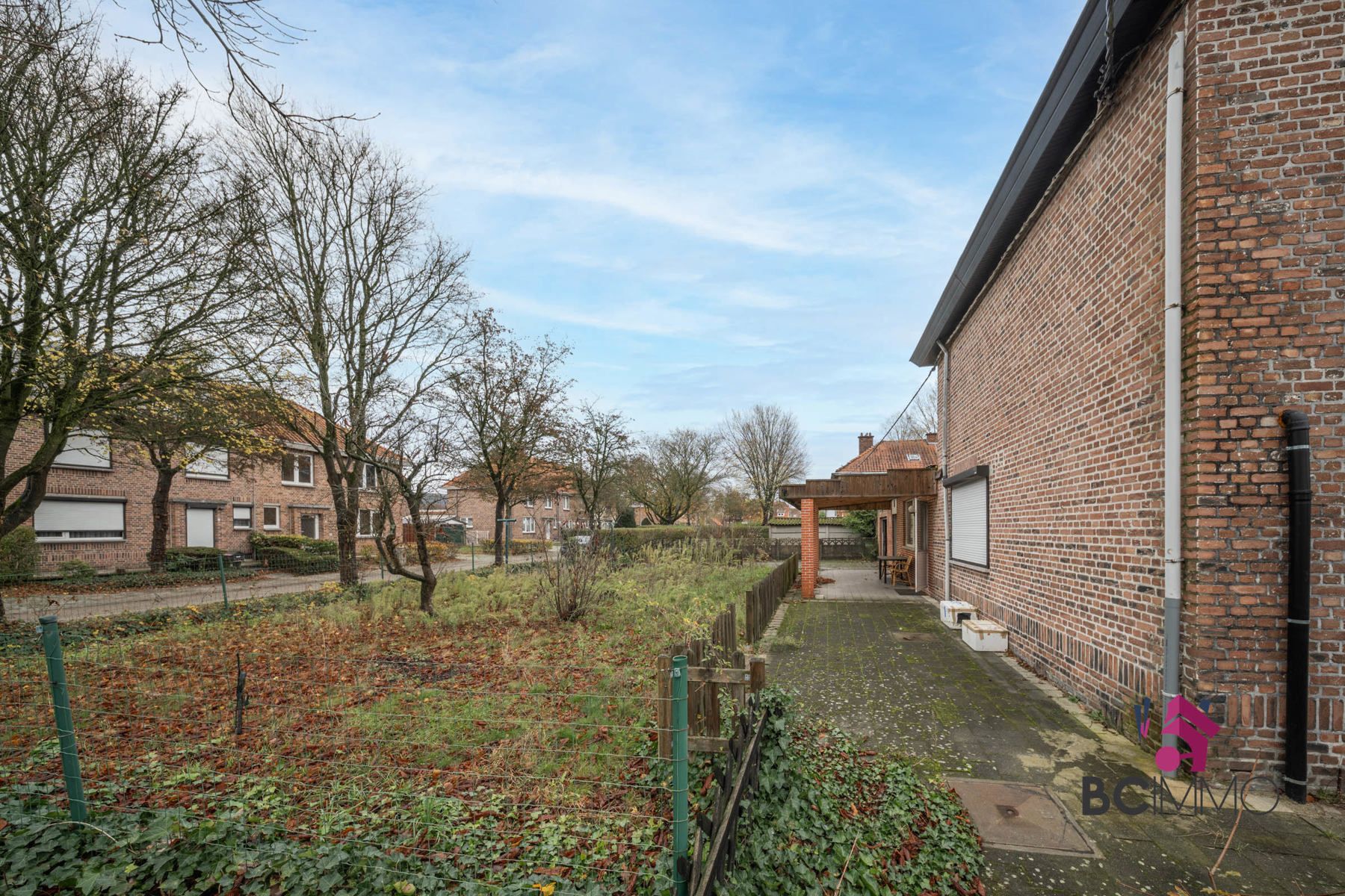 Instapklare halfopen woning op ruim hoekperceel in rustige woonwijk van Genk foto 18