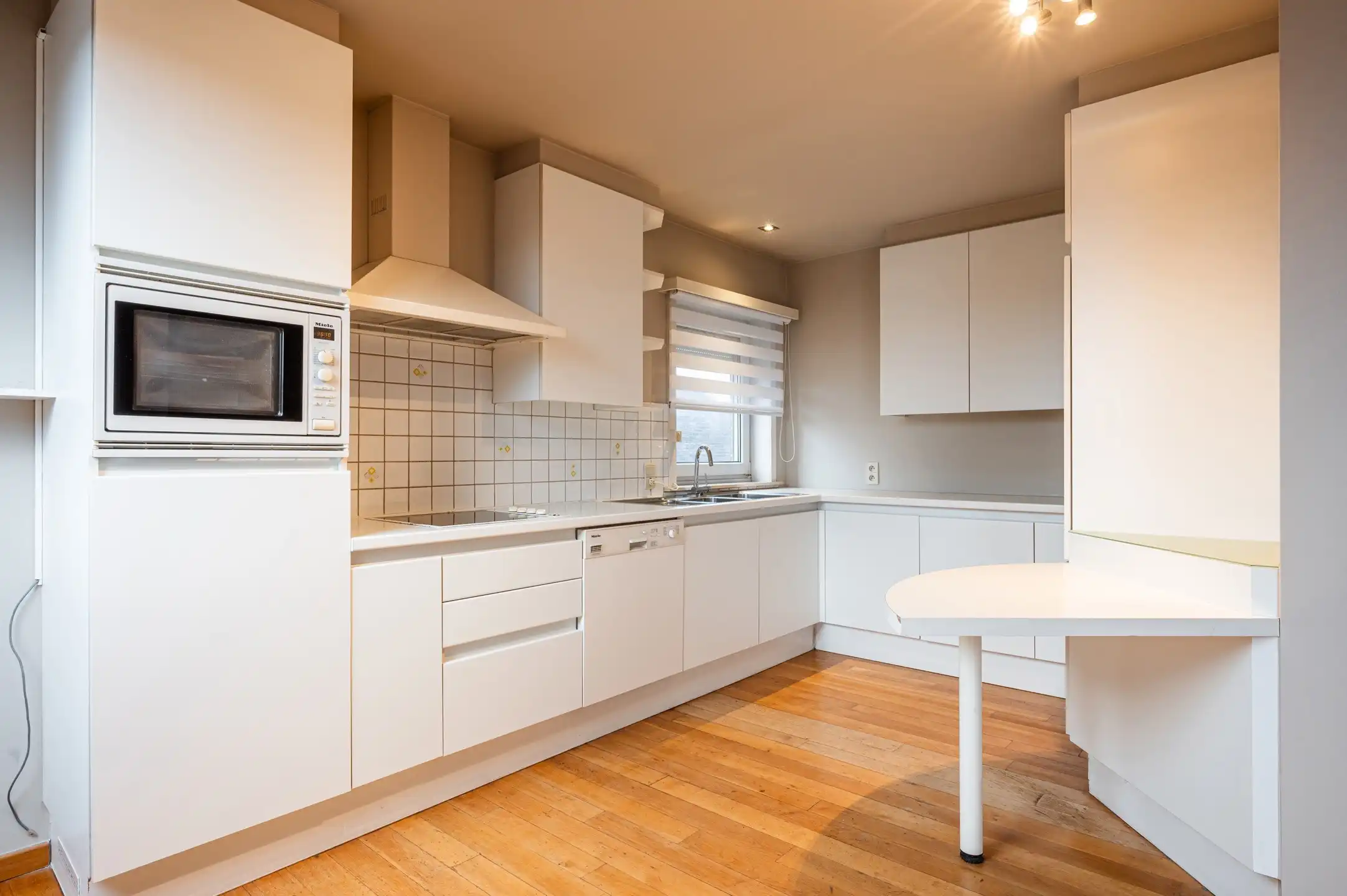 Instapklaar 2 slaapkamer appartement met garage in kleinschalig gebouw foto 7